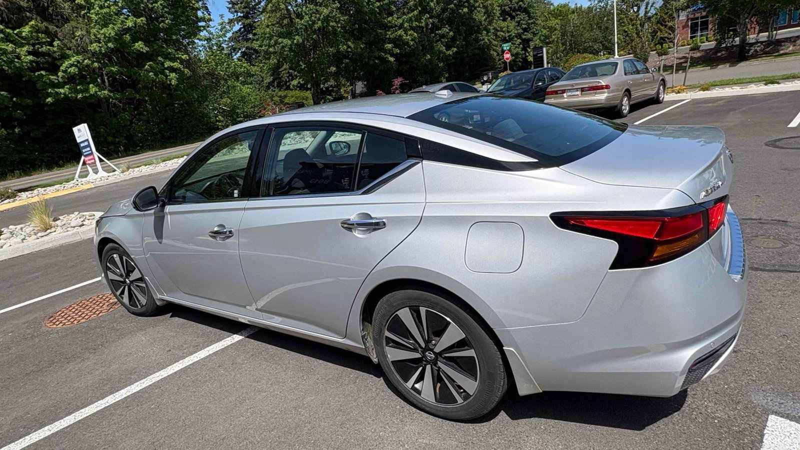 2020 Nissan Altima 2.5 SV Loaded W/ only 2,975 Miles See decription 1 owner car 28 city 39 Hwy - 8