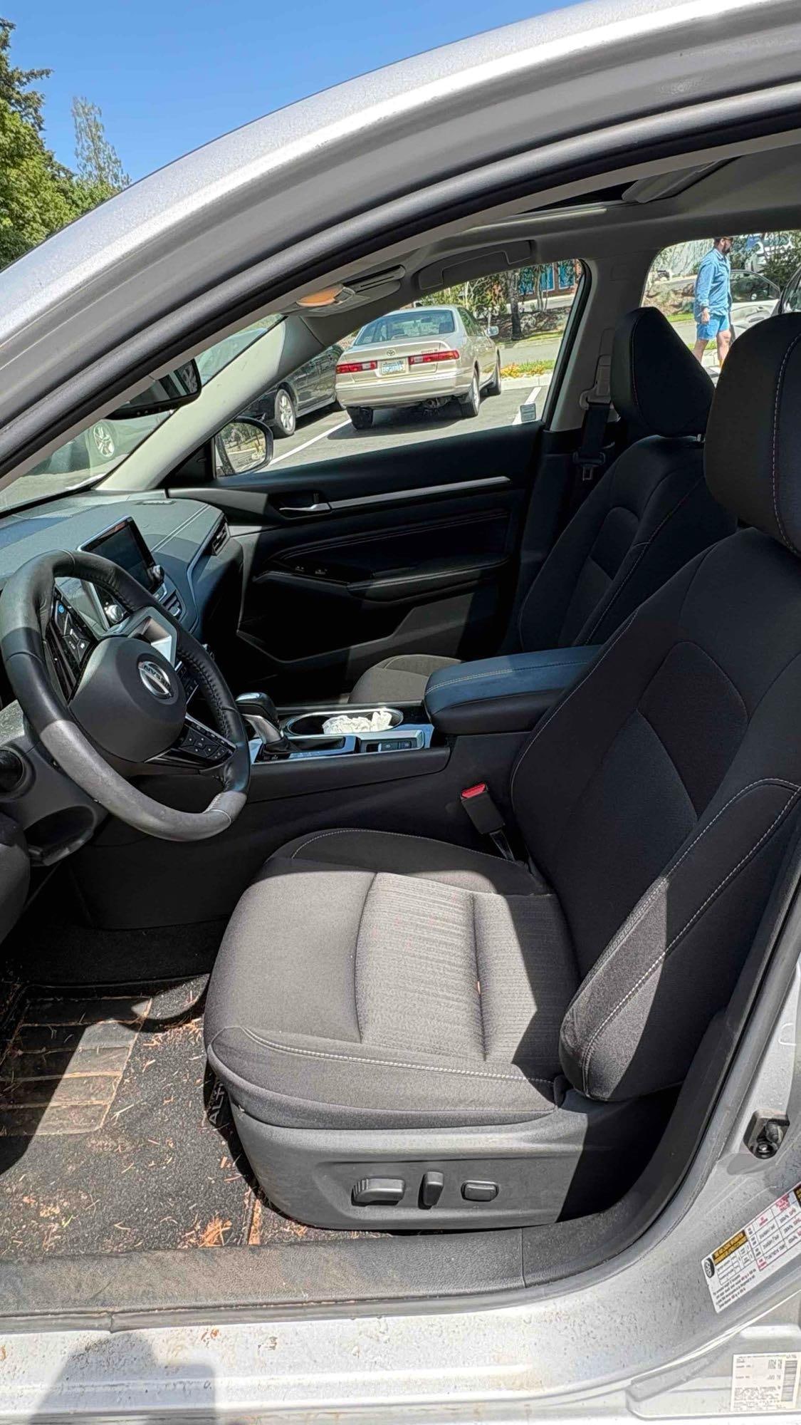 2020 Nissan Altima 2.5 SV Loaded W/ only 2,975 Miles See decription 1 owner car 28 city 39 Hwy - 9