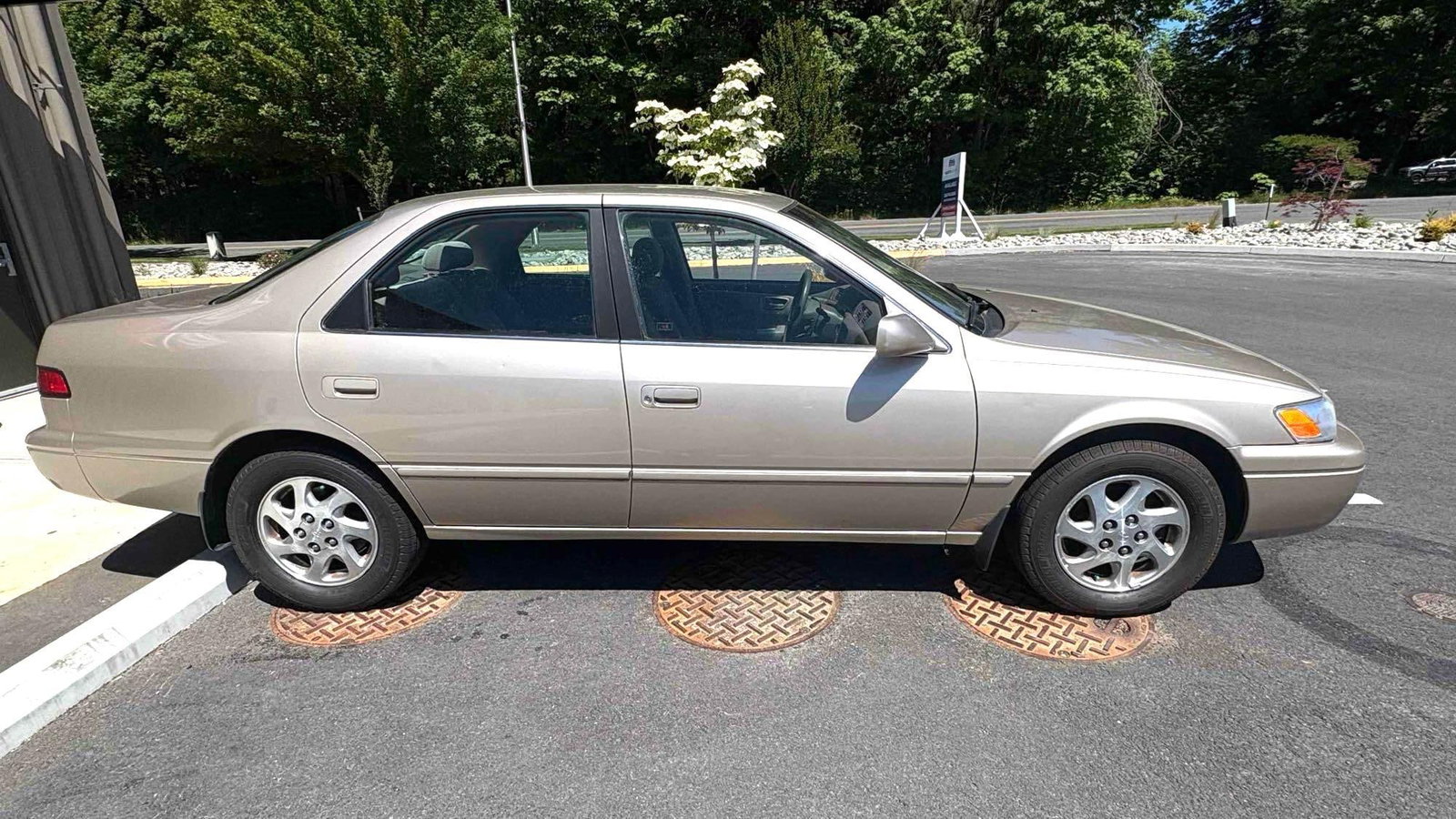 1998 Toyota Camry CE V6 Sedan 4 DR 3.0L V6 F DOHC 24V Gasoline Front wheel drive 182,408 miles - 2