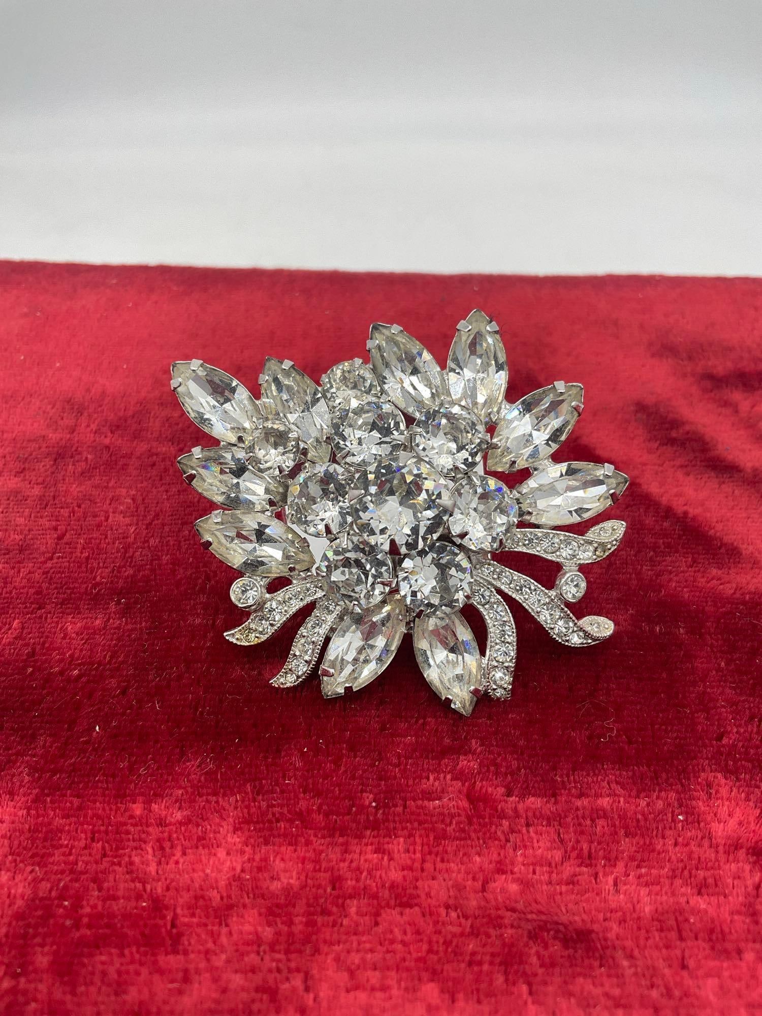 Vintage 1950's Eisenberg Ice Rhinestone pin brooch in great condition - classic design: Approx 2.5 x 2.5" and no missing rhinestones serial # 6782 JC-5860