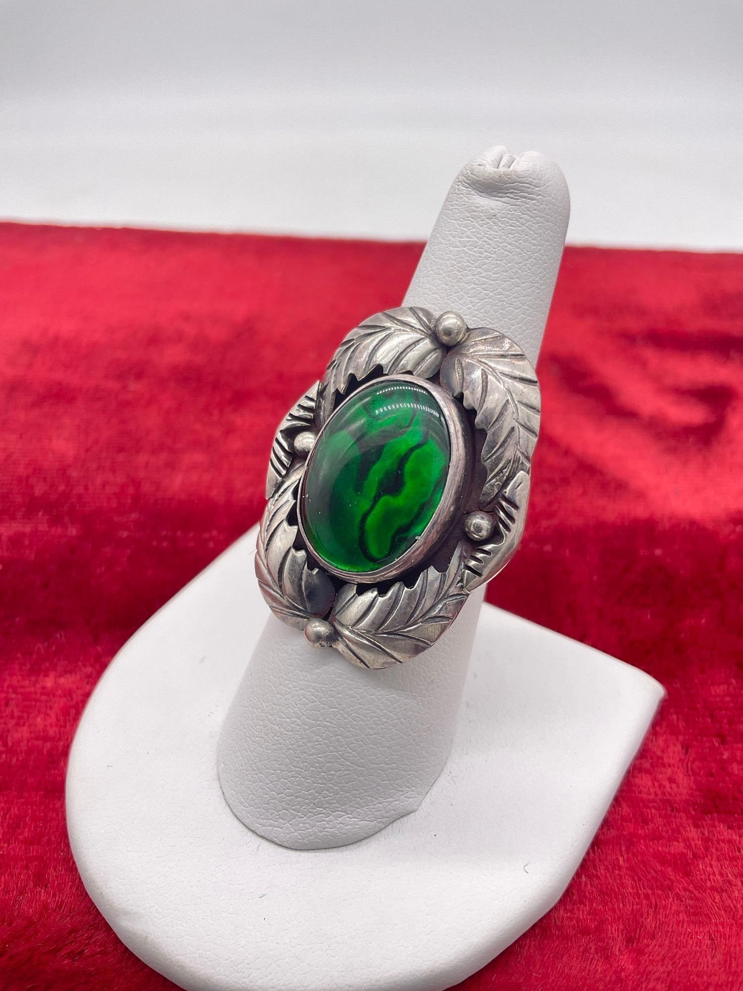 Vintage Sterling silver Nakai Native American ring w/ dyed green shell setting size 7.5 - 2