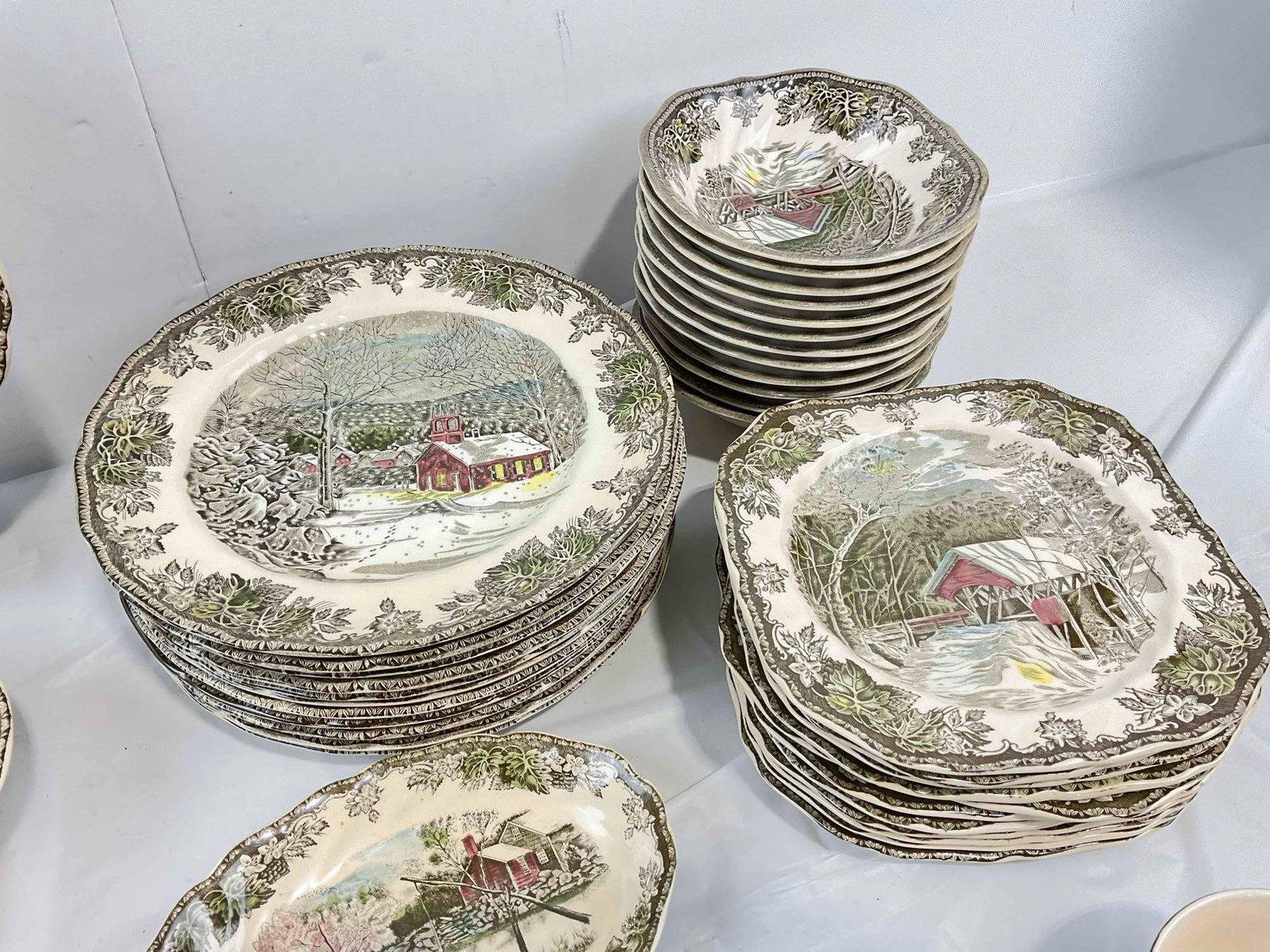 86 pcs Vintage Johnson Bros. Cream & Brown Ceramic Dish Set, feat. The Friendly Village Pattern. - 7