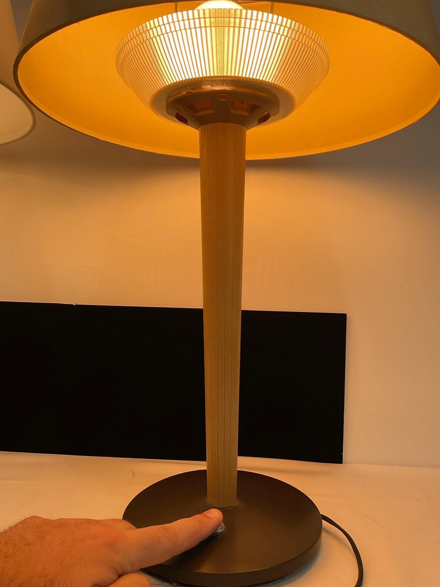 Pair of Mid Century Modern Tables Lamps, designed by Gerald Thurston for Lightolier, all plastic - 2