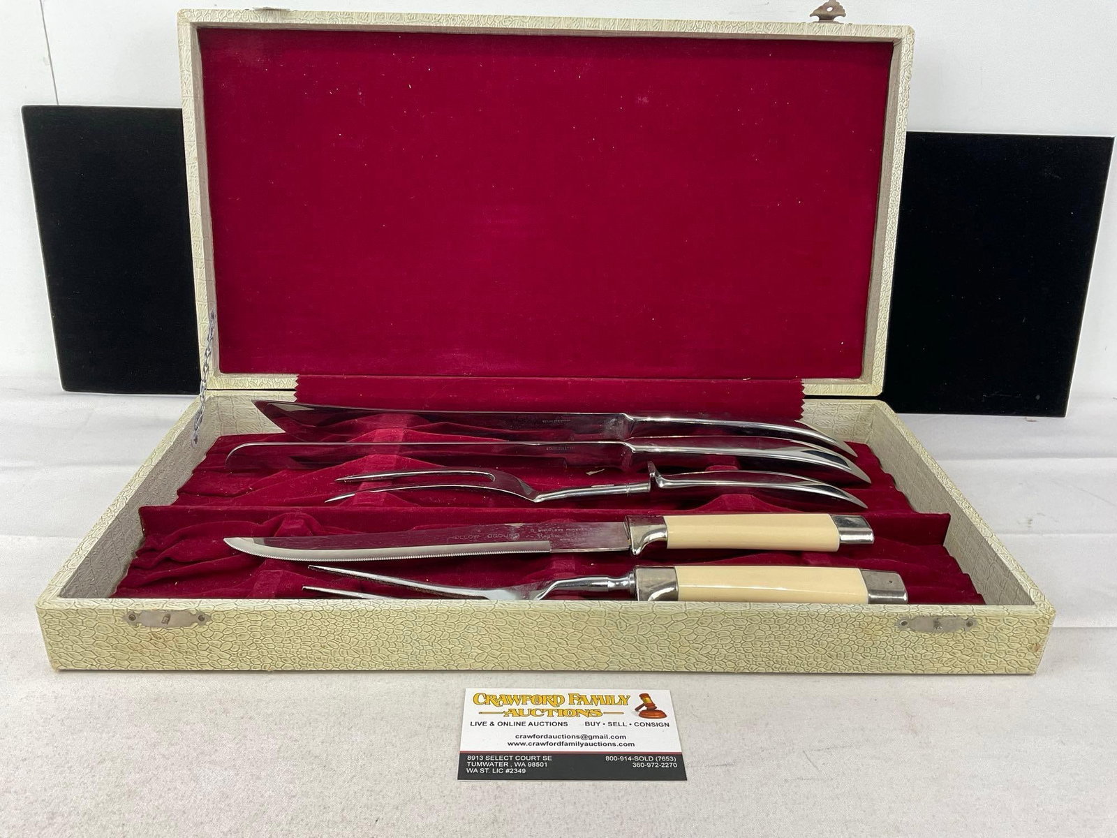 5 piece Carving Kit in leather covered case, 2x Regent Sheffield & 3x Stainless Steel pieces: Appears to be in fair to good shape. The piece measures approx 3h x 18w x 10d inches. See pics. E-6070