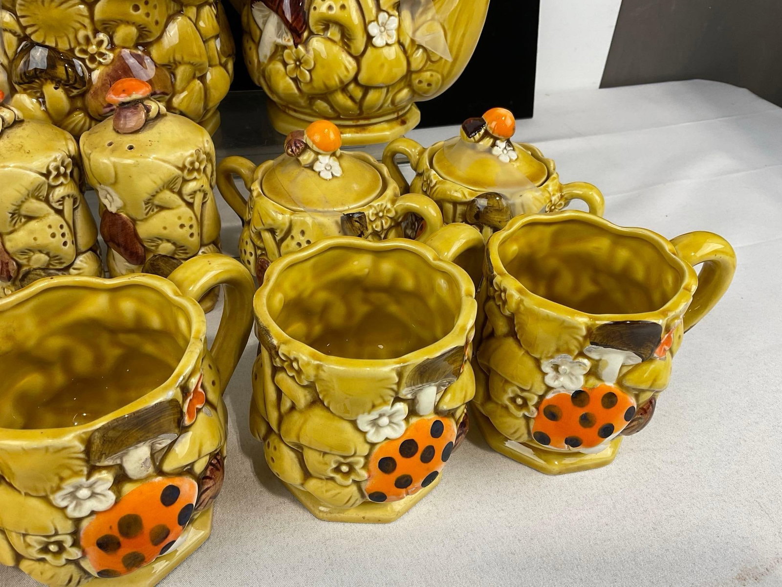 13 pc 1950s Mushroom Ceramic Teaset, Footed Compote, Teapot, 5 cups, S&P Shakers, Cream & Sugars - 5
