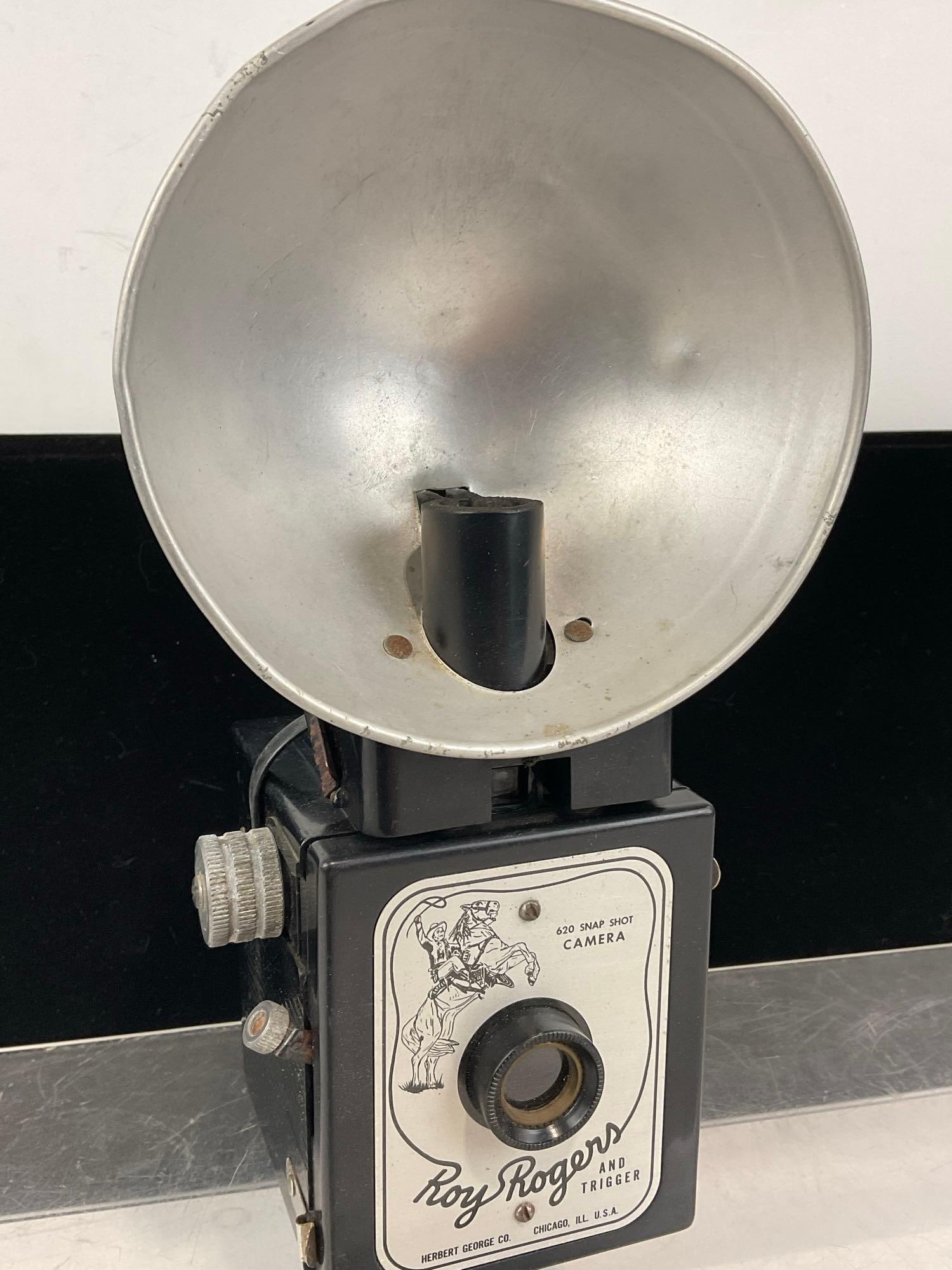Vintage 1950s Herbert George Co. Roy Rogers & Trigger 620 Snap Shot Box Camera w/flash module - 2