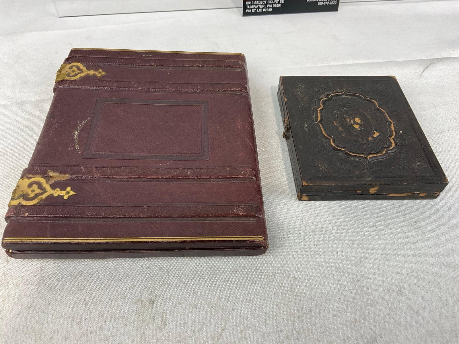 Pair of Antique Mid 19th Century Daguerrotype Pictures, Leather cases w/Velvet lining, 2 Couples - 7