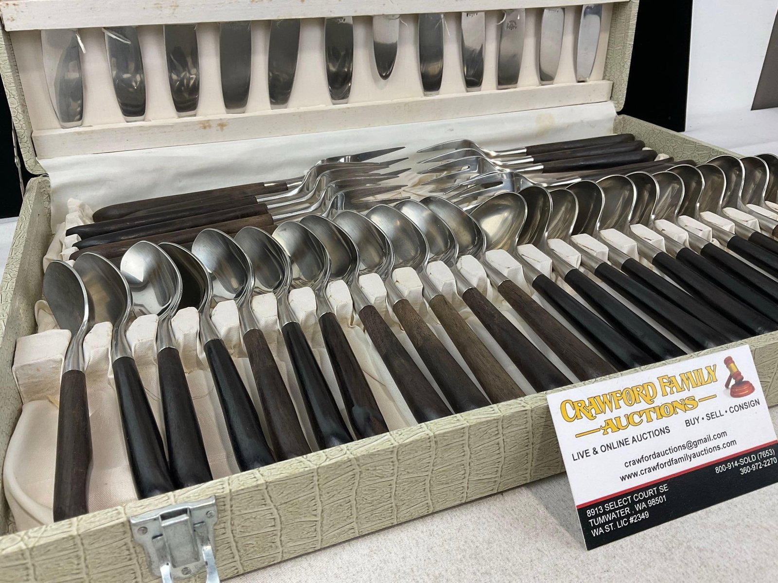 Carved Wood & Stainless Steel 18.8 Japanese Flatware Set of 50 pieces, service for 12, in case - 2