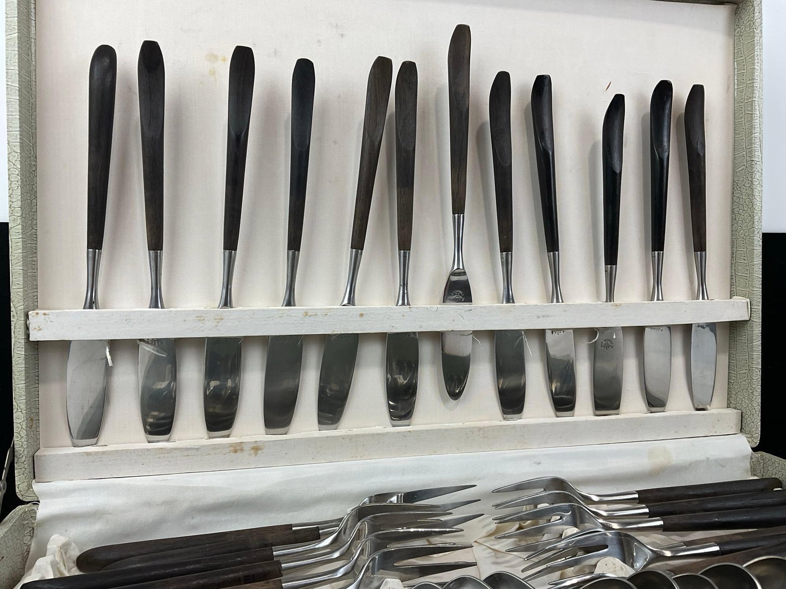 Carved Wood & Stainless Steel 18.8 Japanese Flatware Set of 50 pieces, service for 12, in case - 3
