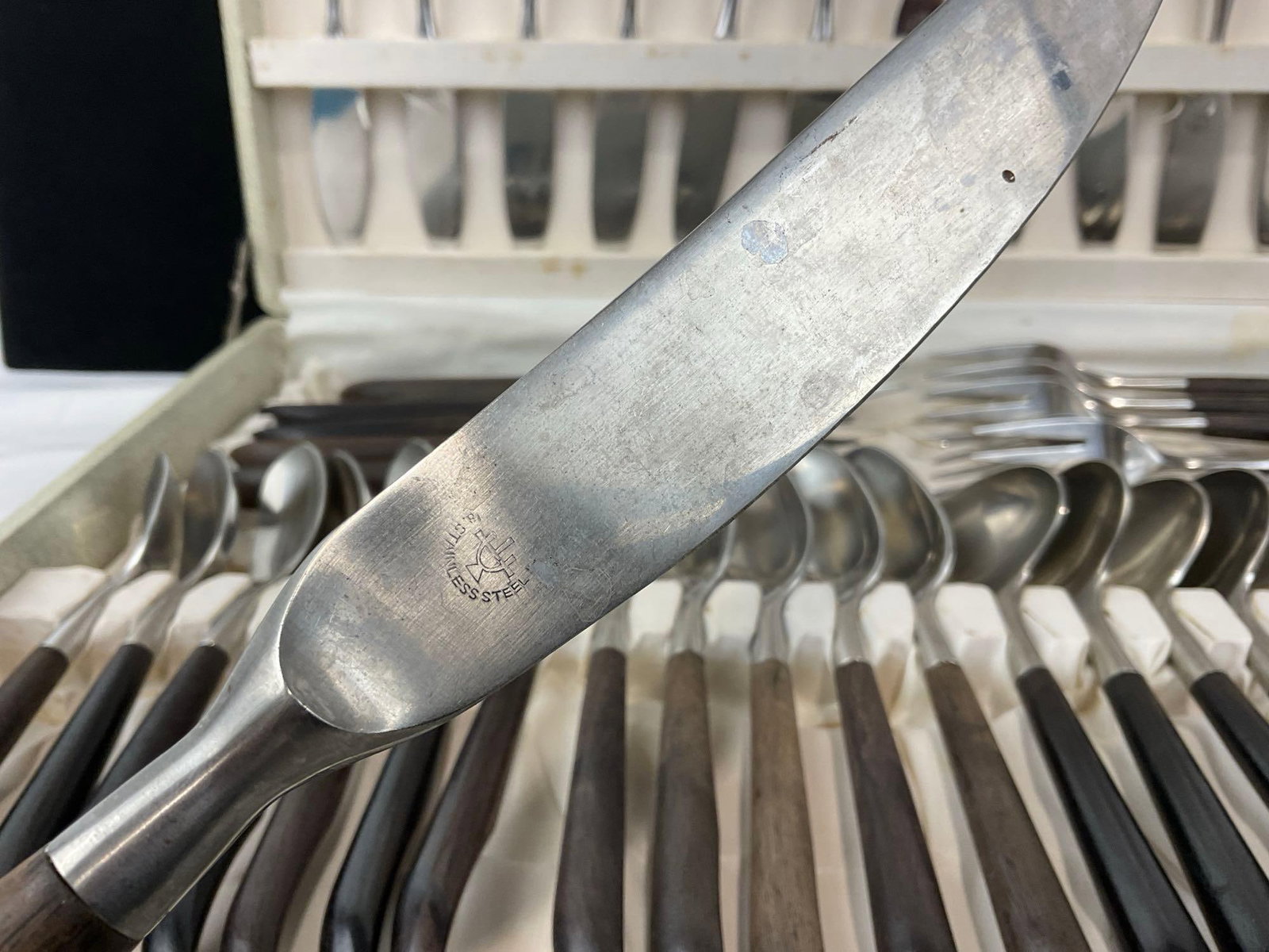 Carved Wood & Stainless Steel 18.8 Japanese Flatware Set of 50 pieces, service for 12, in case - 4