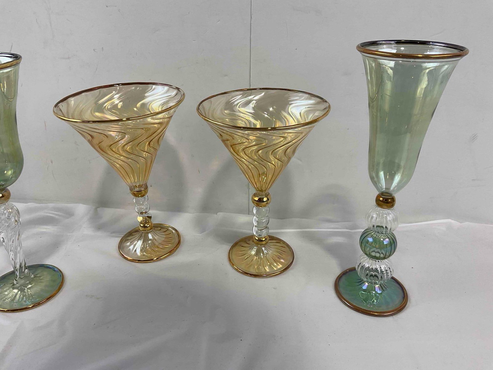 8 pcs Lovely Glass Drinking Goblet Wine Cups in 4 Styles, Green, Clear & Gold Colored. See pics. - 4