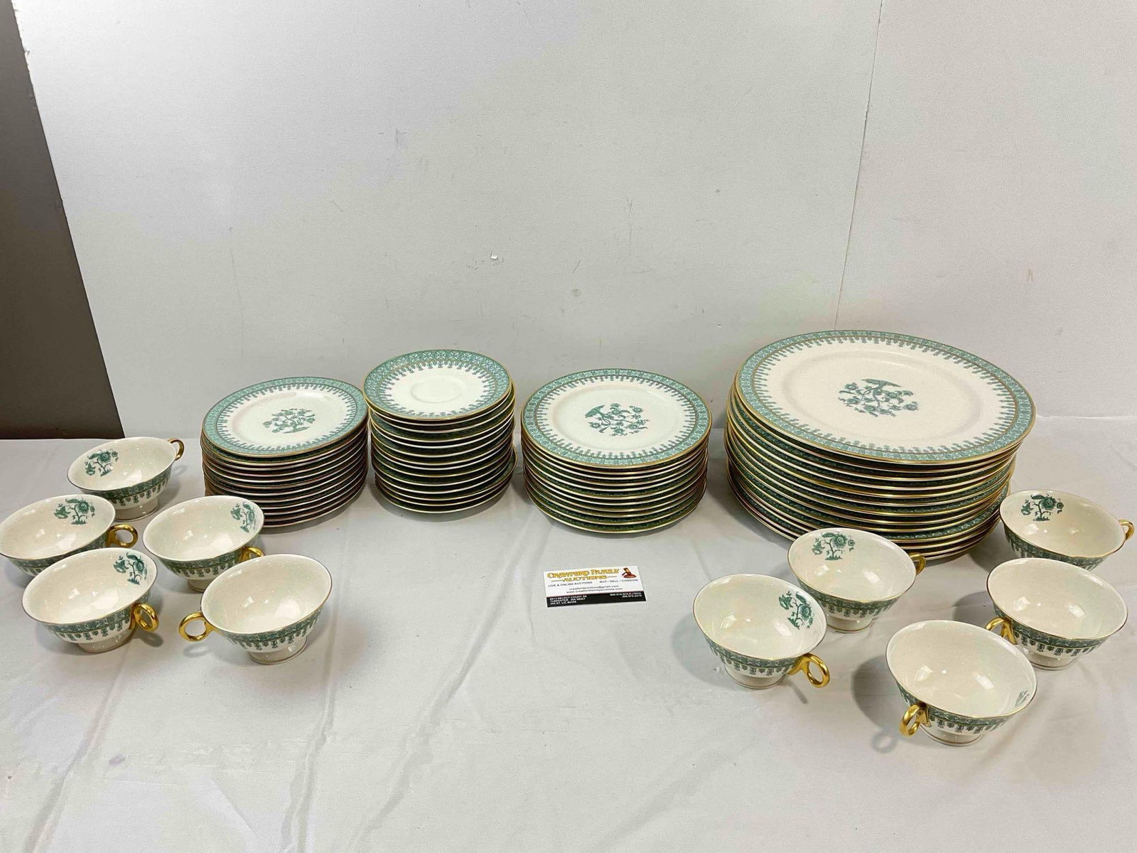 60 pcs Vintage Theodore Haviland Ceramic Dishes in Green & White Cambridge Pattern. See pics. (1 of 6)