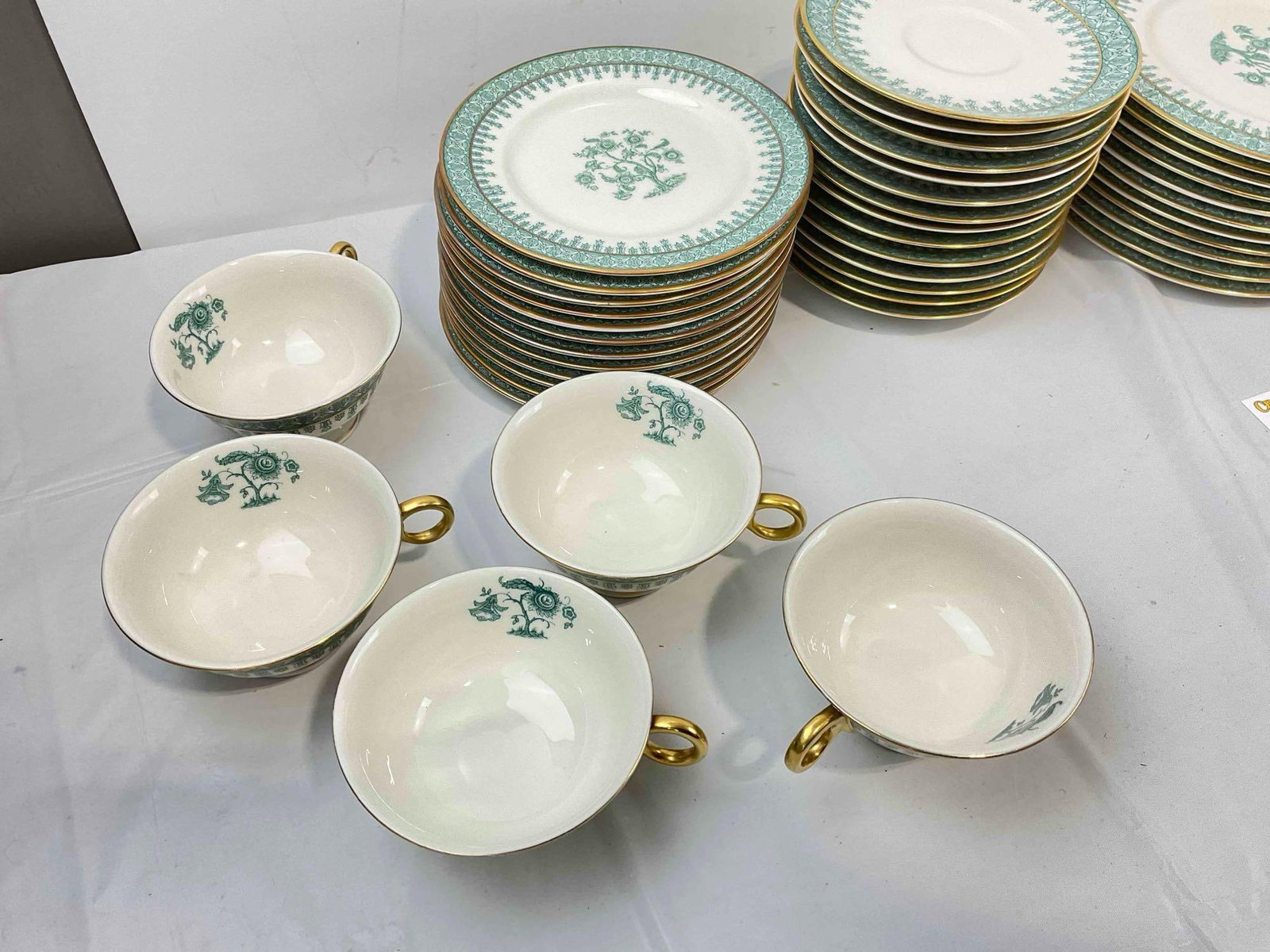 60 pcs Vintage Theodore Haviland Ceramic Dishes in Green & White Cambridge Pattern. See pics. - 2