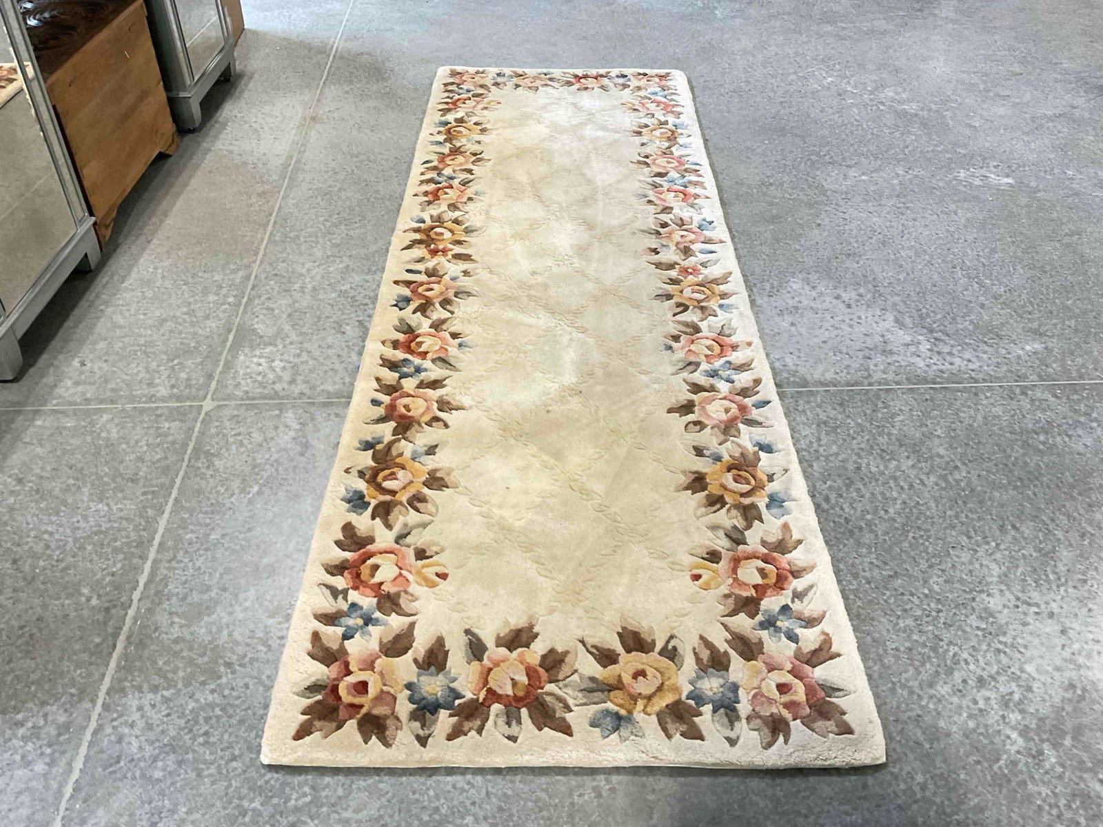 Vintage Momeni Beige Wool Pile Runner Rug w/ Floral Border. Fair Condition. Measures 96" x 32" - 2