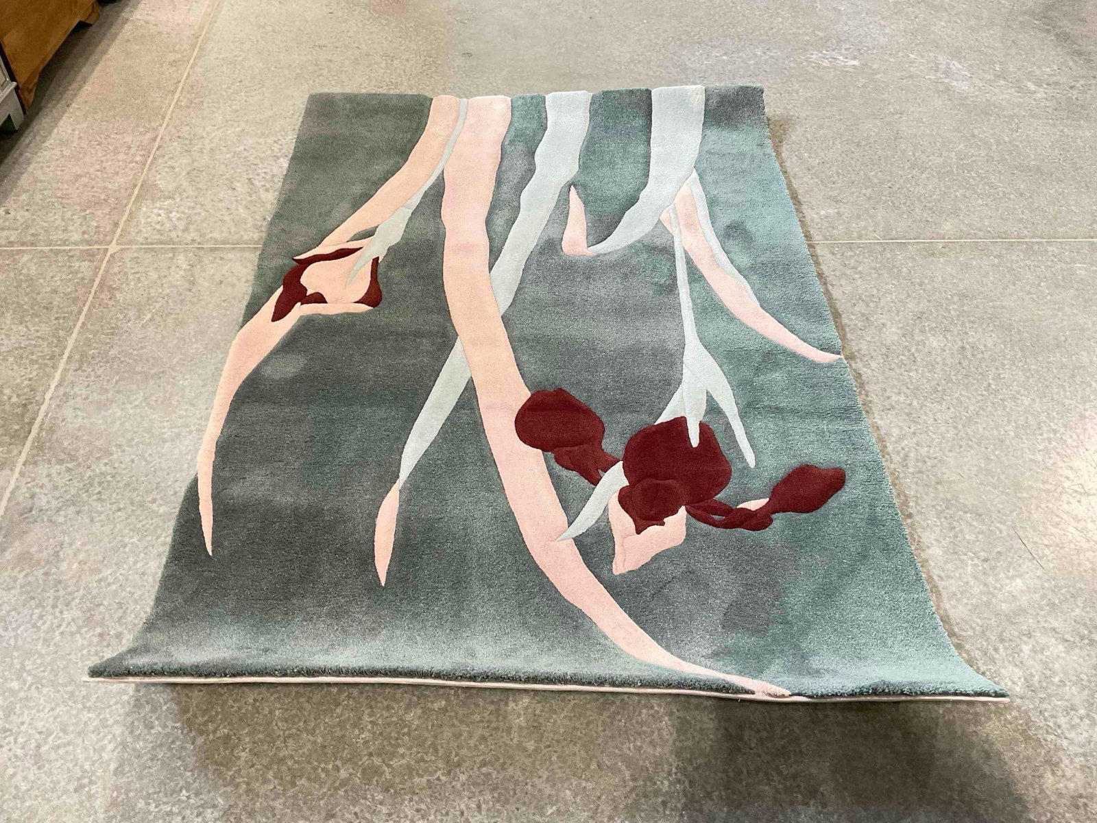 Vintage Fabrica Int. Green & Pink Nylon Pile Area Rug w/ Iris Design. Measures 72" x 48" See pics. - 2