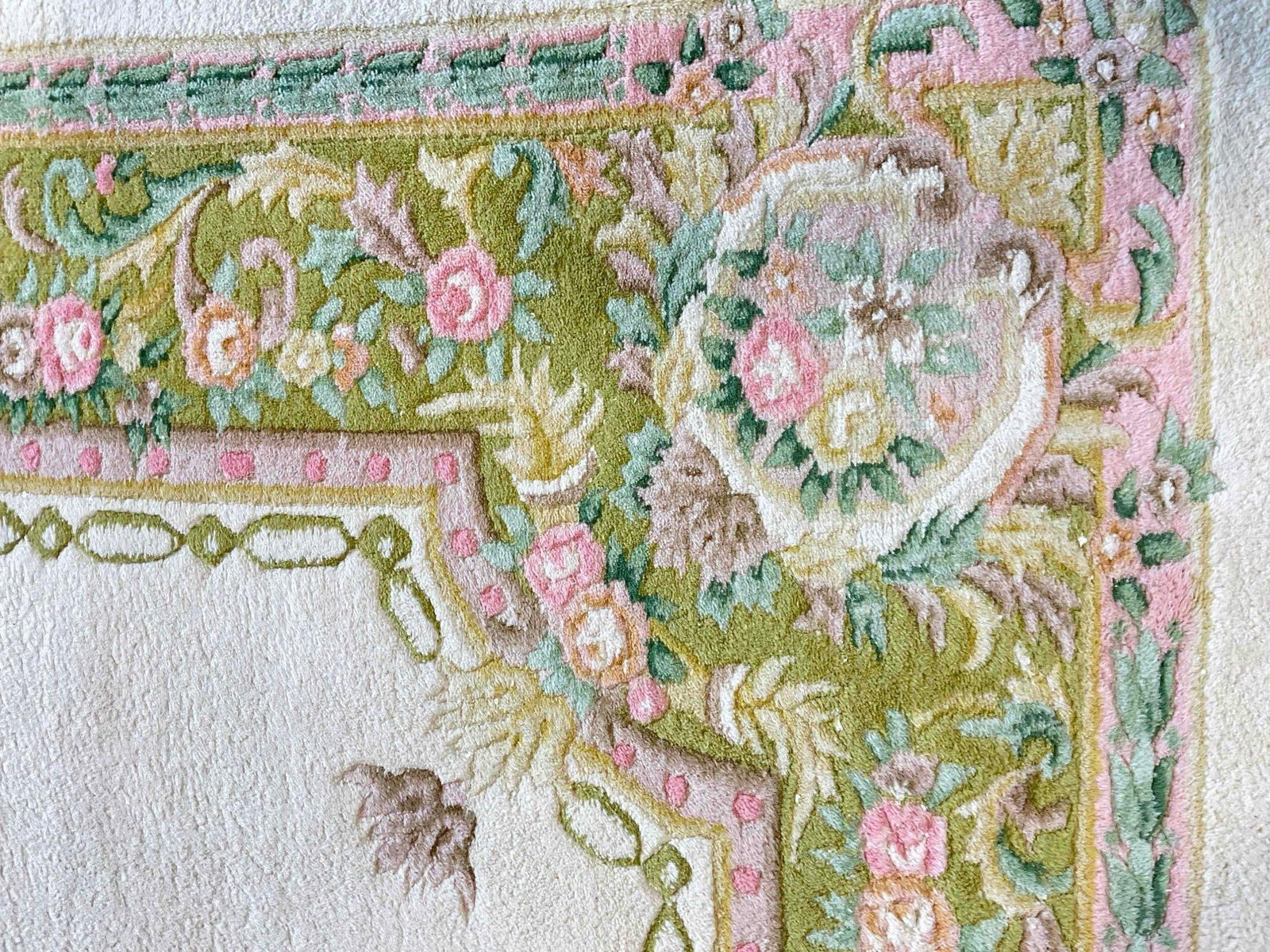 Vintage Large Green & Cream Wool Pile Rug w/ Floral Motif. Good Condition. Measures 142" x 103" - 4