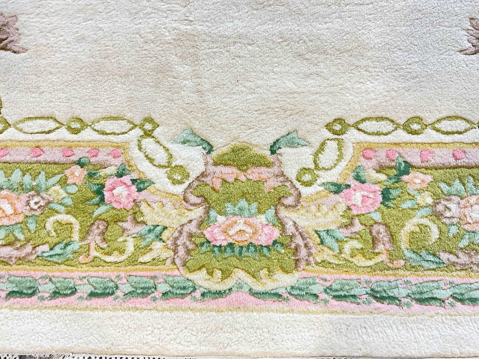 Vintage Large Green & Cream Wool Pile Rug w/ Floral Motif. Good Condition. Measures 142" x 103" - 5