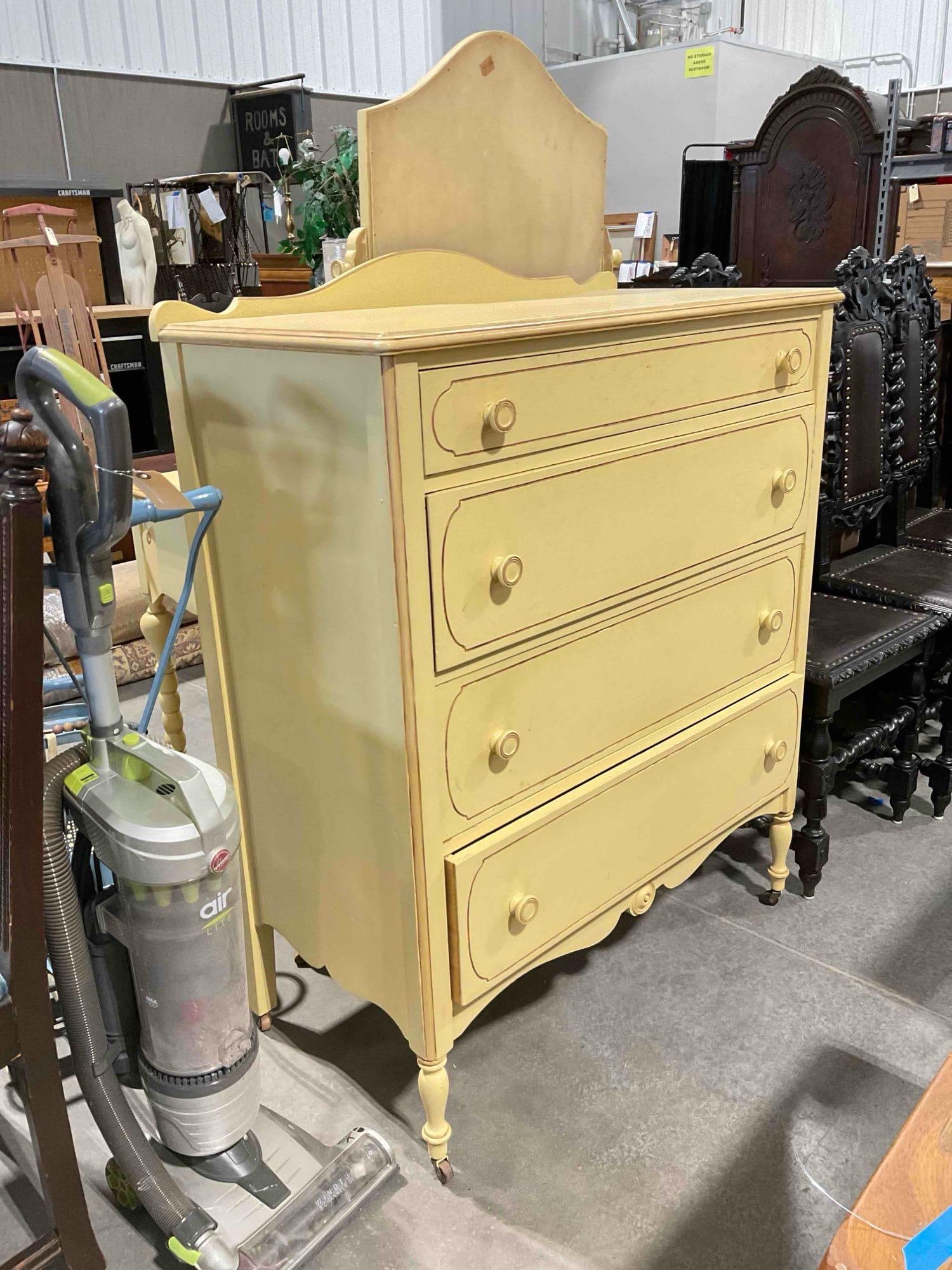 Vintage Butter Yellow Painted Wood 4-Drawer Dresser on Castors. Good Condition. See pics. - 3