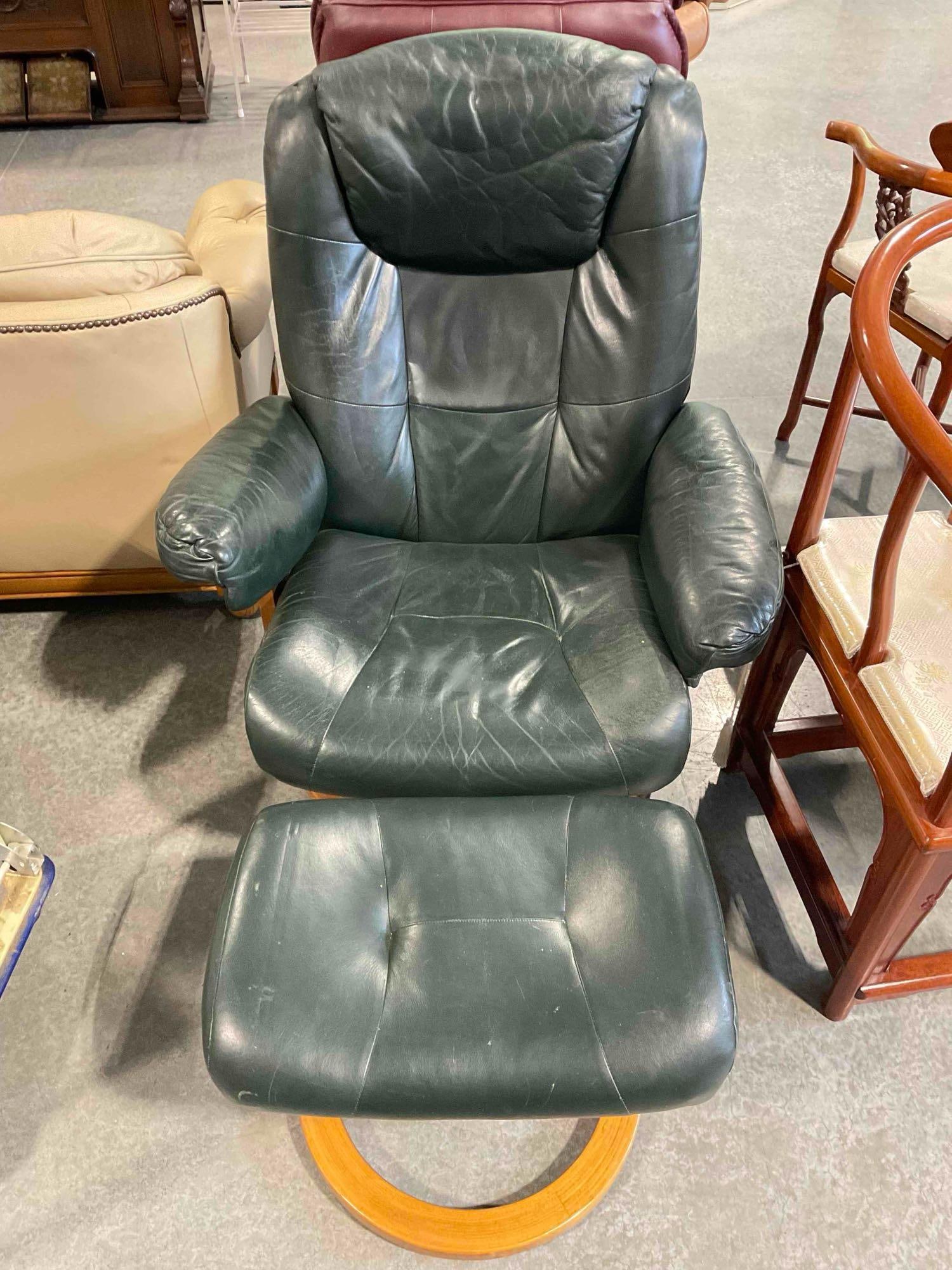 Vintage Stressless Style Recliner Chair w/ Deep Green Leather Upholstery & Ottoman. See pics. (1 of 7)