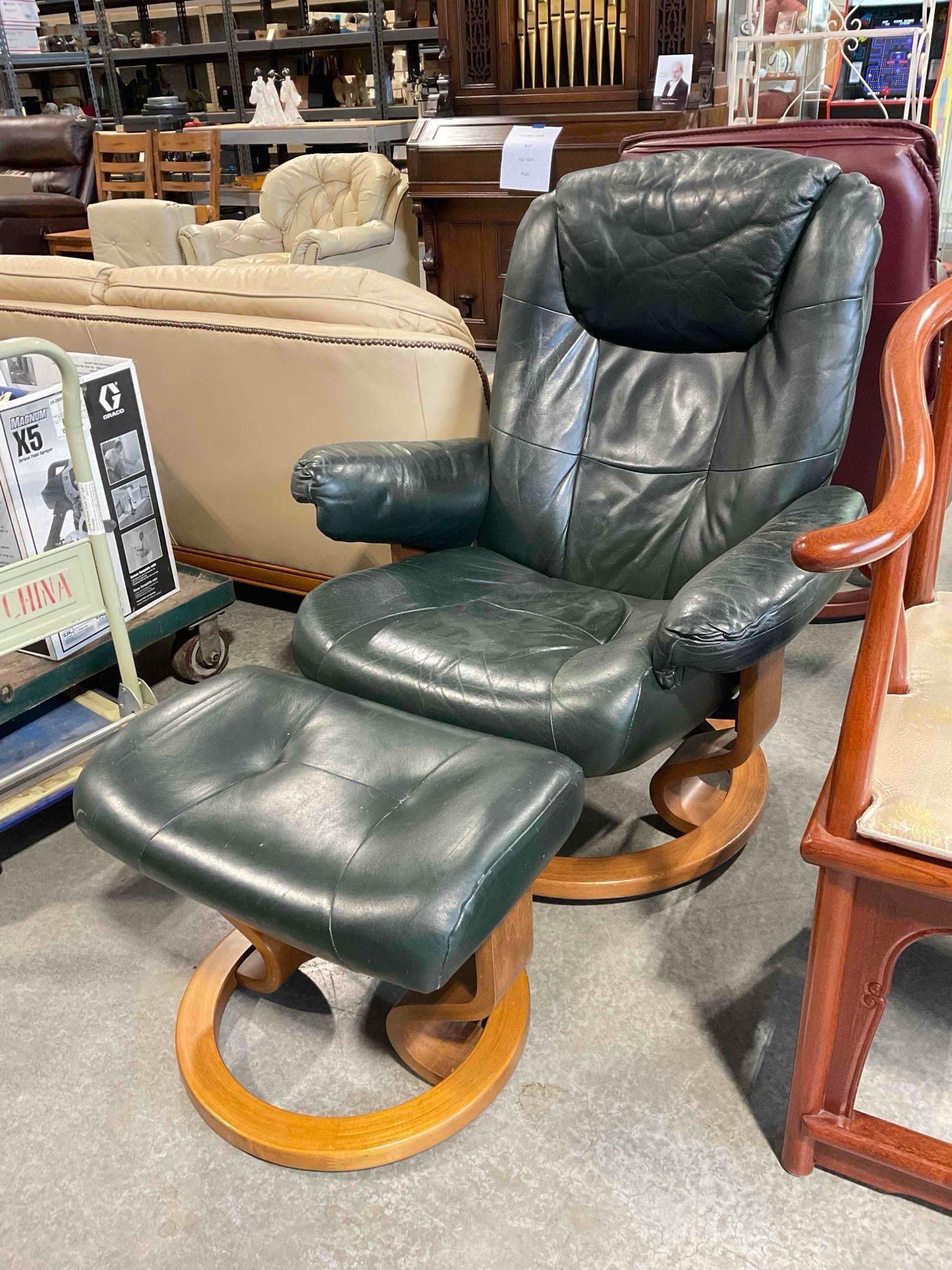 Vintage Stressless Style Recliner Chair w/ Deep Green Leather Upholstery & Ottoman. See pics. - 3