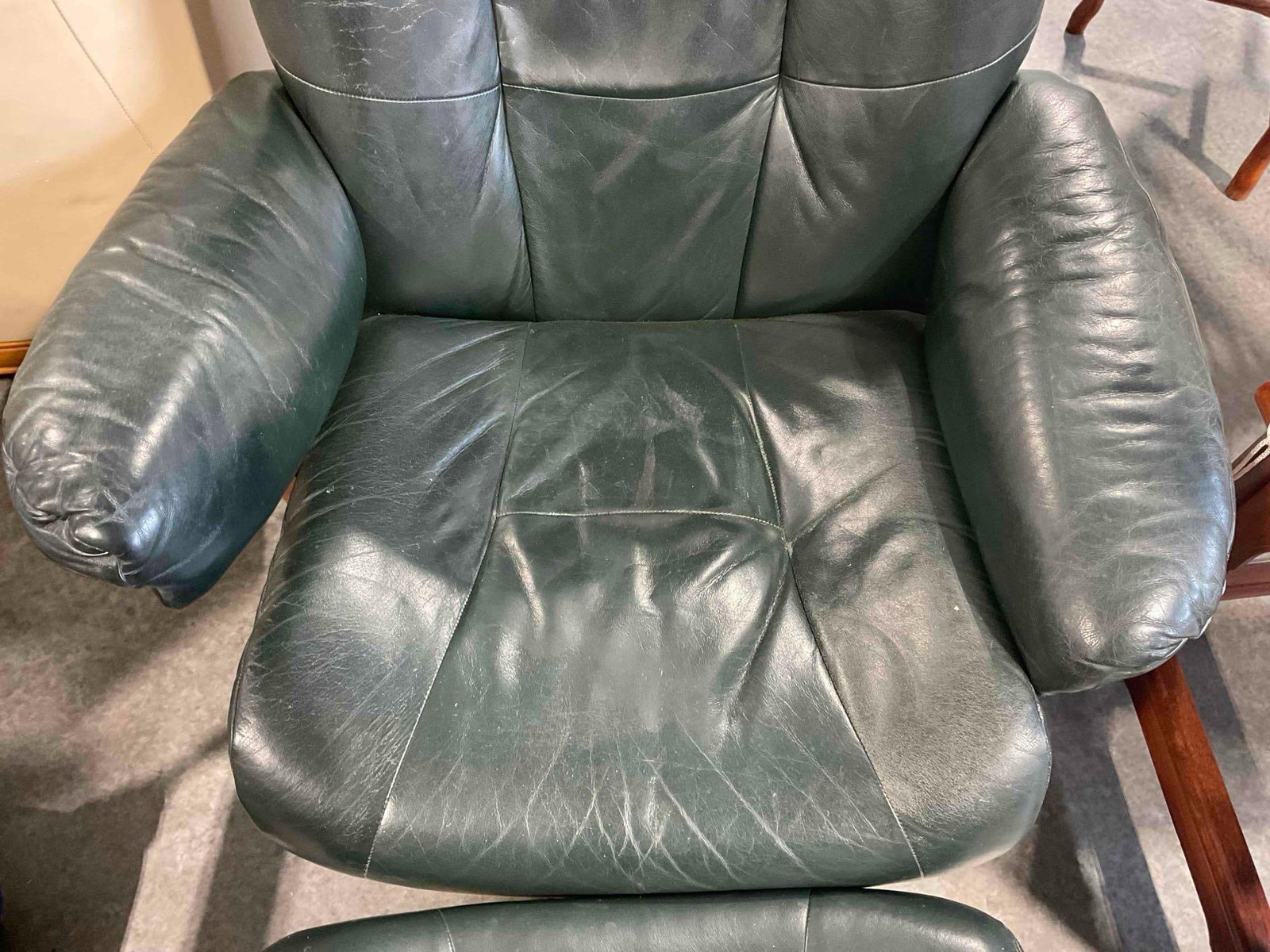 Vintage Stressless Style Recliner Chair w/ Deep Green Leather Upholstery & Ottoman. See pics. - 4