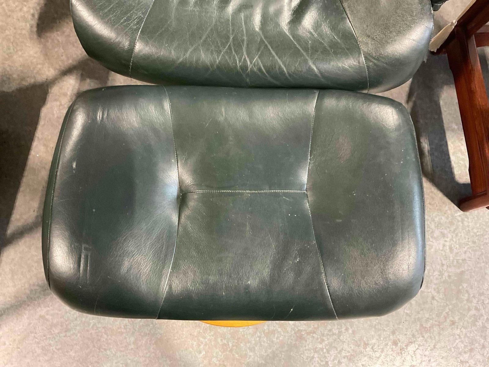 Vintage Stressless Style Recliner Chair w/ Deep Green Leather Upholstery & Ottoman. See pics. - 5