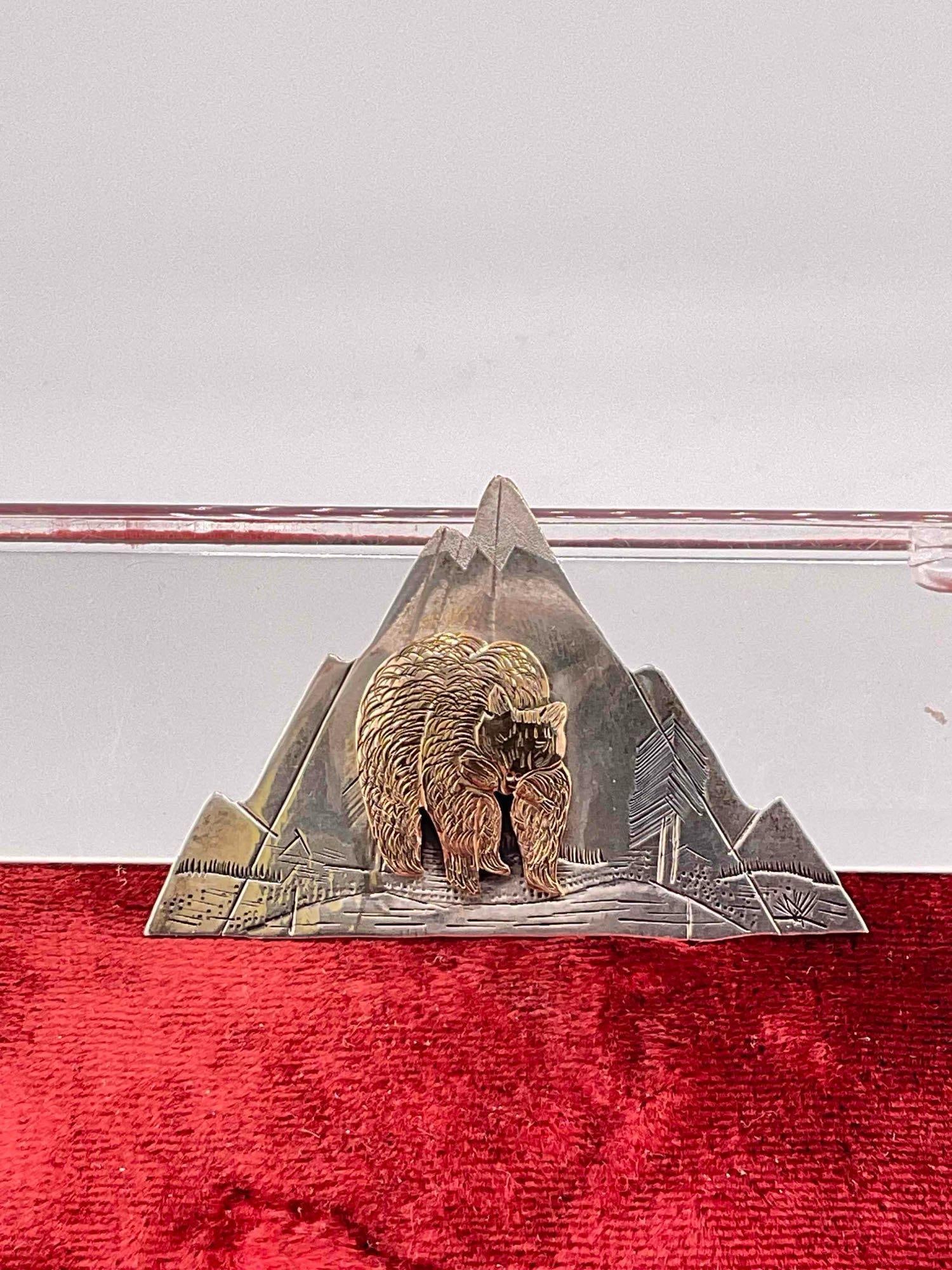 Etched Sterling Silver Mountain Pin w/ Gold Bear Cameo. See pics & description.: Etched Sterling Silver Mountain Pin w/ Gold Bear Cameo. See pics & description. Consignor believes bear to be 12k gold, unable to test. Whole piece weighs 9 grams. DM-414