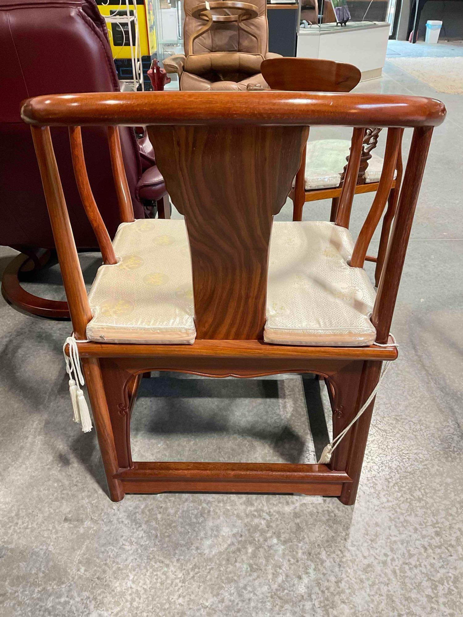 Vintage Chinese Horseshoe Style Rosewood Wood Chair w/ Cream Cushion. Good Condition. - 6