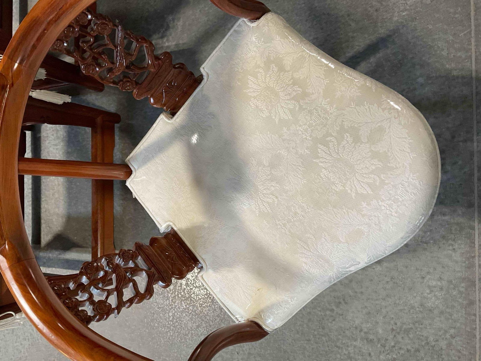 Vintage Ornately Carved Rosewood Wood Chinese Corner Chair w/ Cream Cushion. Good Cond. - 4