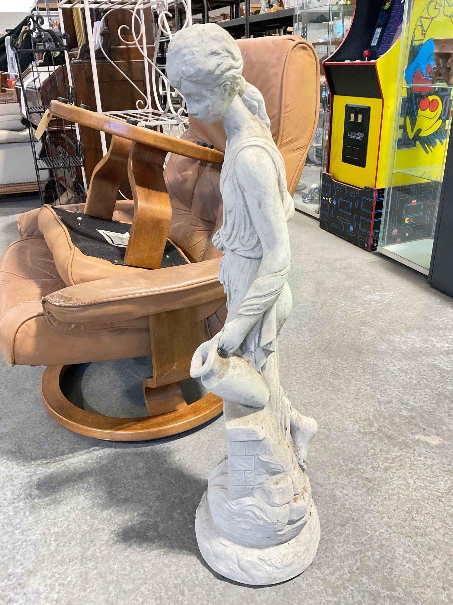 Vintage Southern Standard Decorative Concrete Sculpture of Roman Woman w/ Pitcher. See pics. - 2