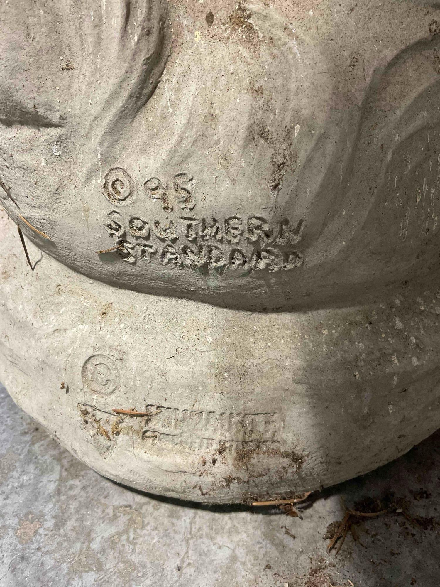 Vintage Southern Standard Decorative Concrete Sculpture of Roman Woman w/ Pitcher. See pics. - 5