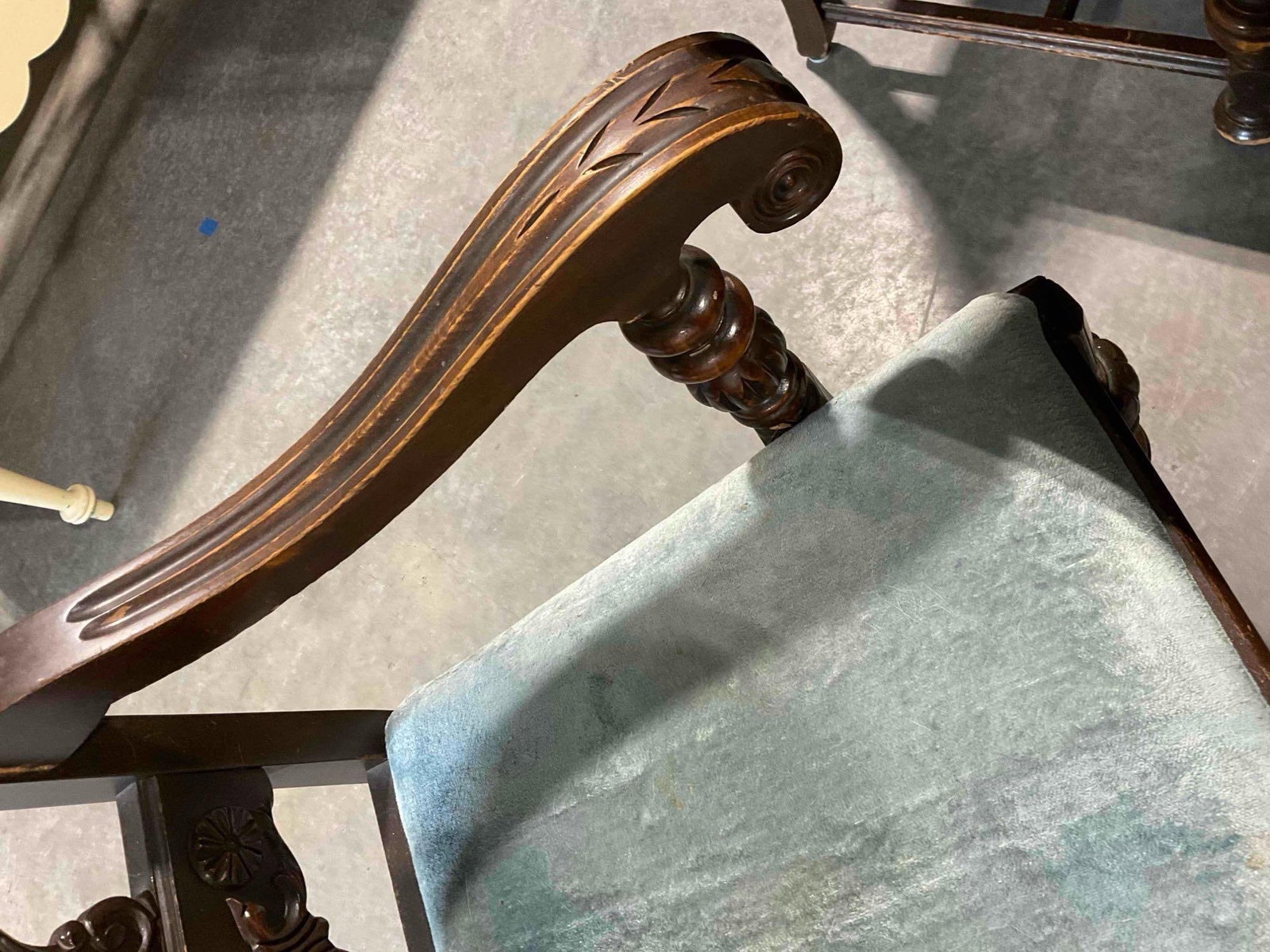 Turn of the Century Renaissance Revival Style Walnut Dining Table w/ Fruit Carving & 6 Chairs. - 9