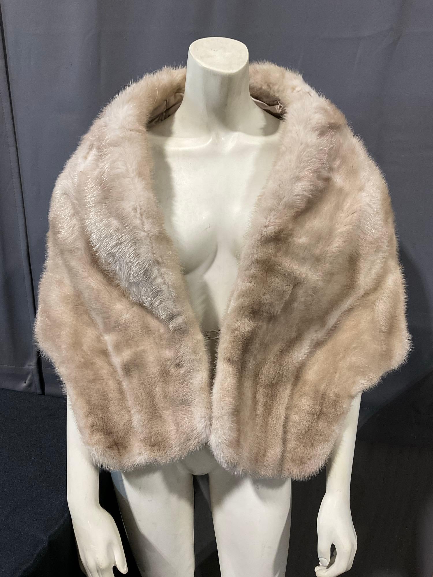 Emba Pearl Natural Pale Beige Mink Stoll, by Spear & Picardi Couturier Furs, some wear (1 of 8)