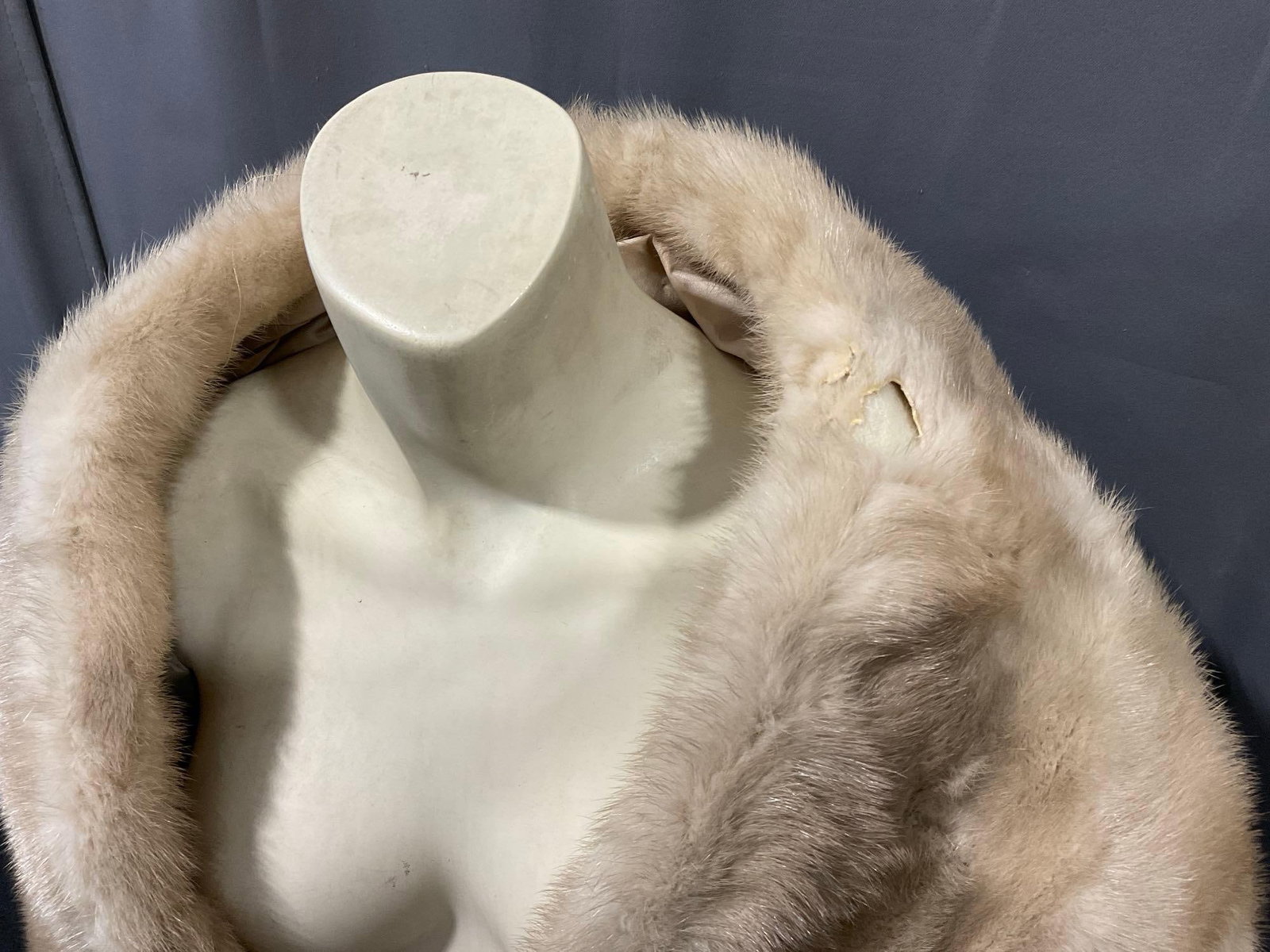 Emba Pearl Natural Pale Beige Mink Stoll, by Spear & Picardi Couturier Furs, some wear - 2
