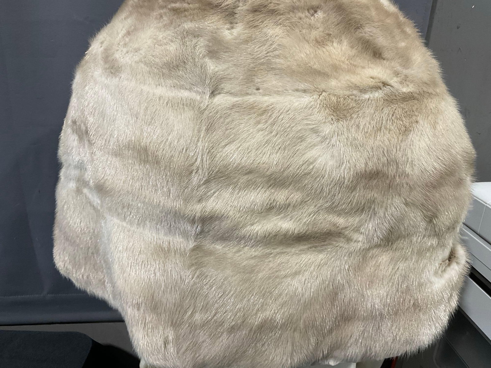 Emba Pearl Natural Pale Beige Mink Stoll, by Spear & Picardi Couturier Furs, some wear - 5