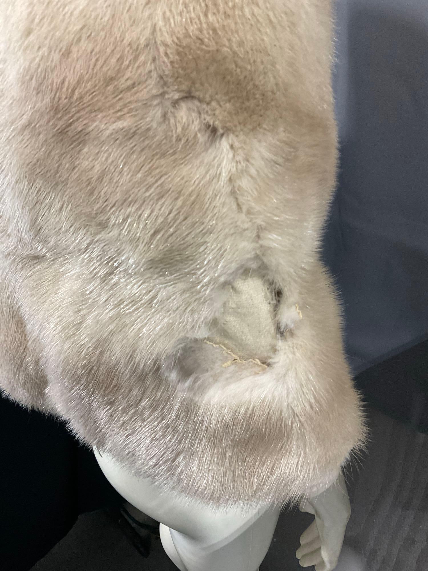 Emba Pearl Natural Pale Beige Mink Stoll, by Spear & Picardi Couturier Furs, some wear - 6