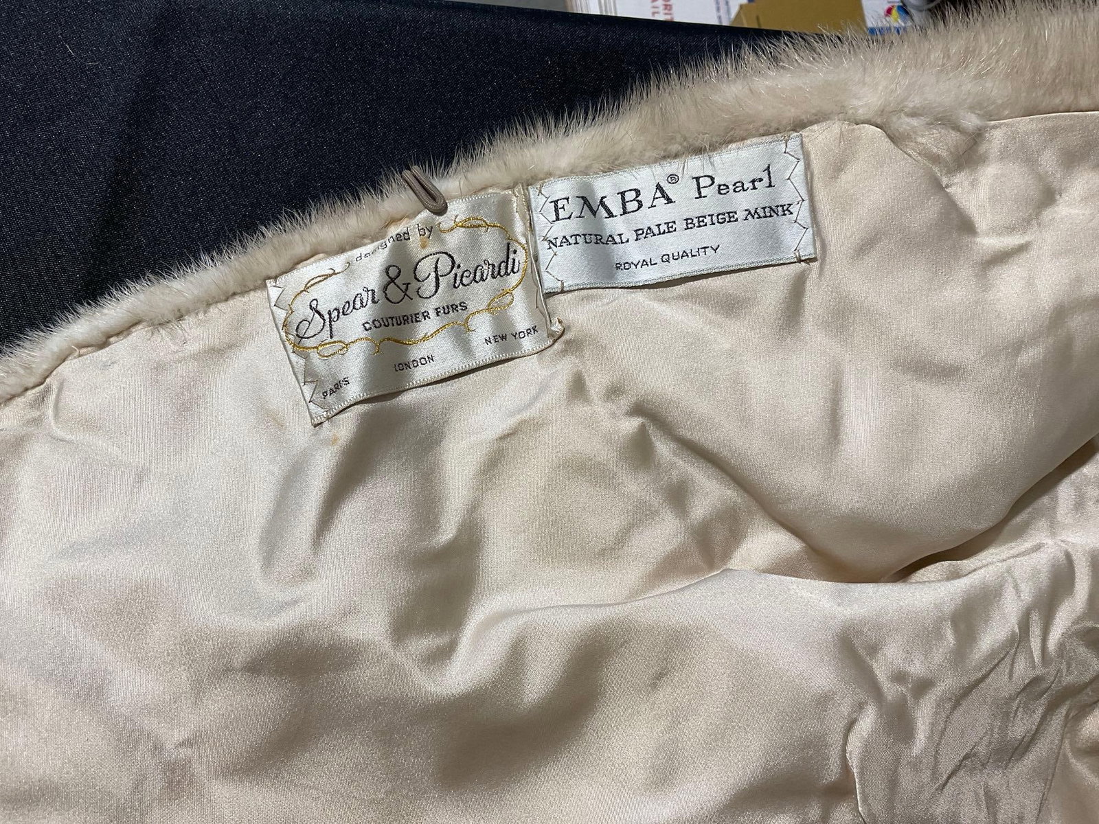Emba Pearl Natural Pale Beige Mink Stoll, by Spear & Picardi Couturier Furs, some wear - 7