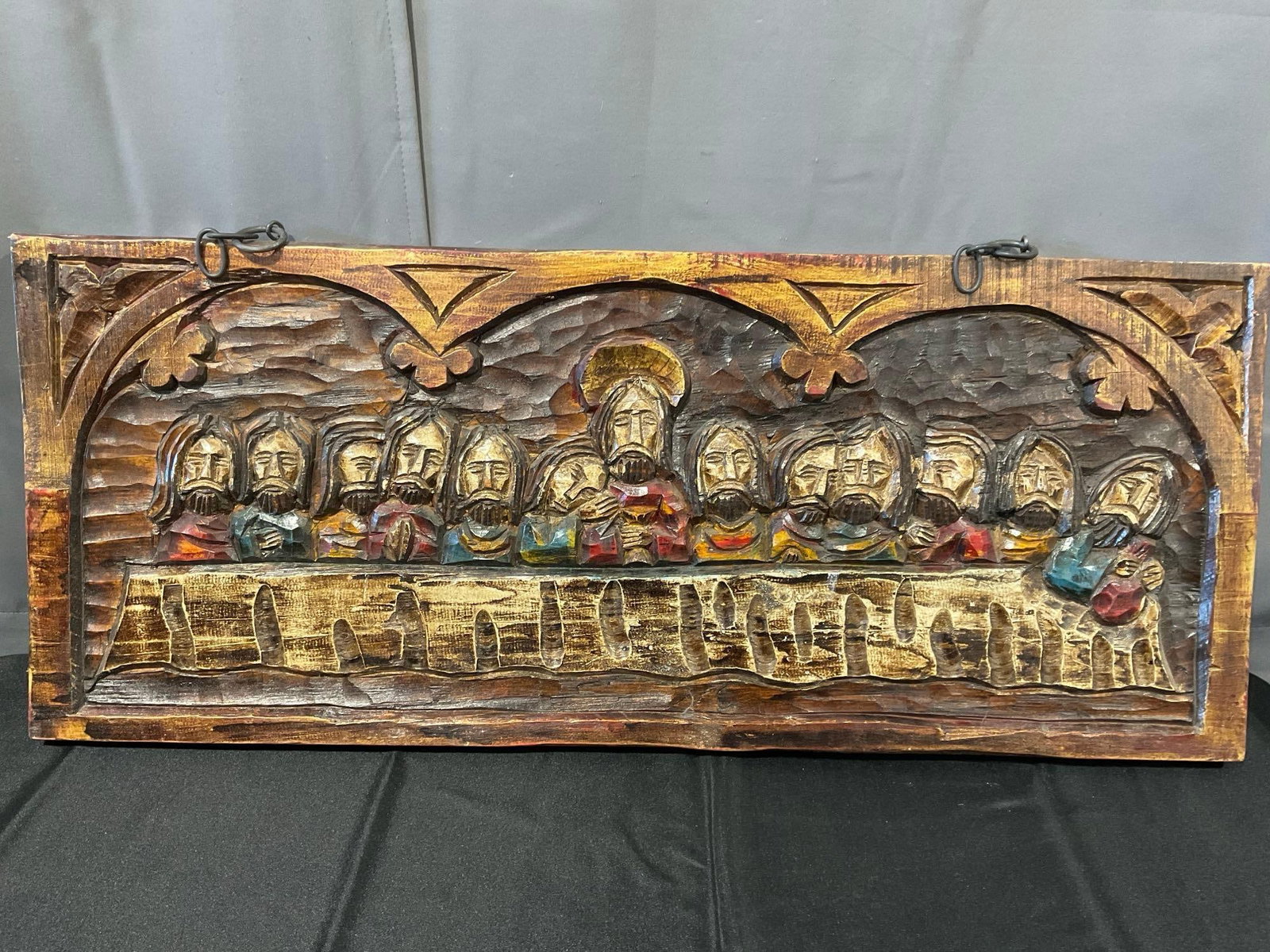 Handcarved Religious Last Supper Hanging Sign, 18h x 40w x 4d inches: Appears to be in good shape. The piece measures approx 18h x 40w x 4d inches. See pics. E-6080 *Oversized shipping may apply*