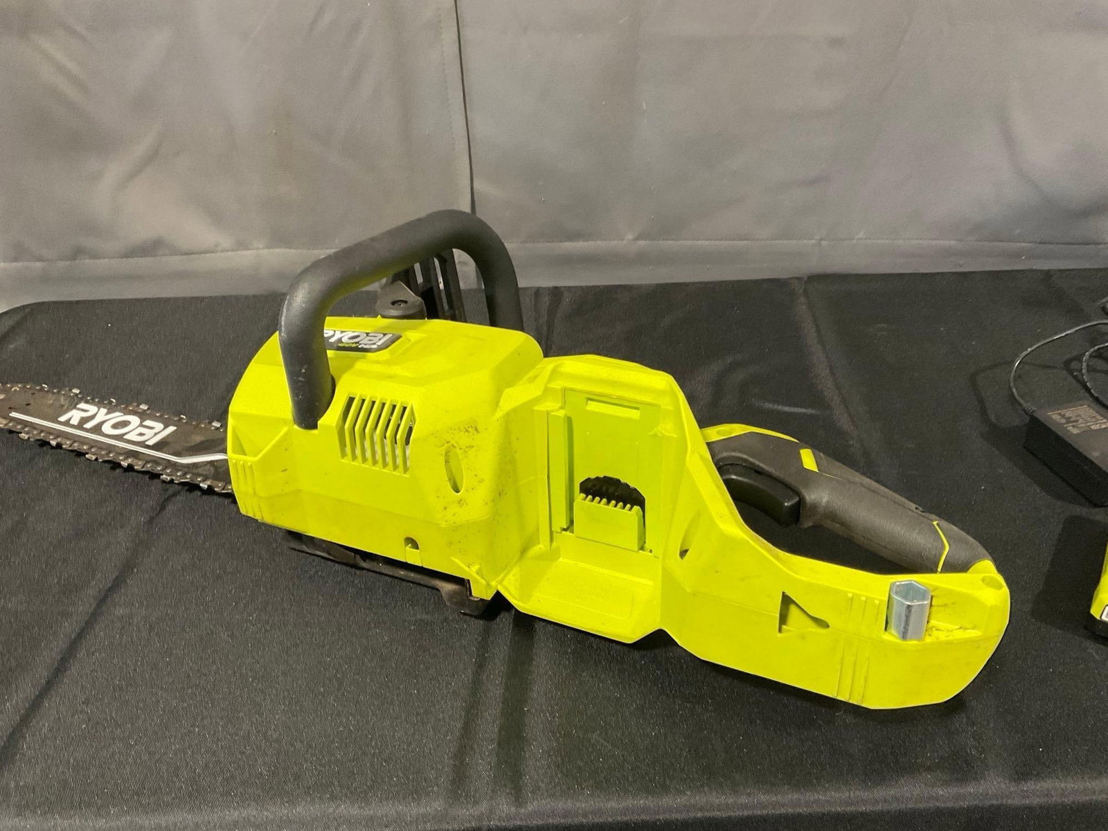 Ryobi 14 inch Electric Chain Saw 40v, model RY405010, tested & working, w/charger - 6