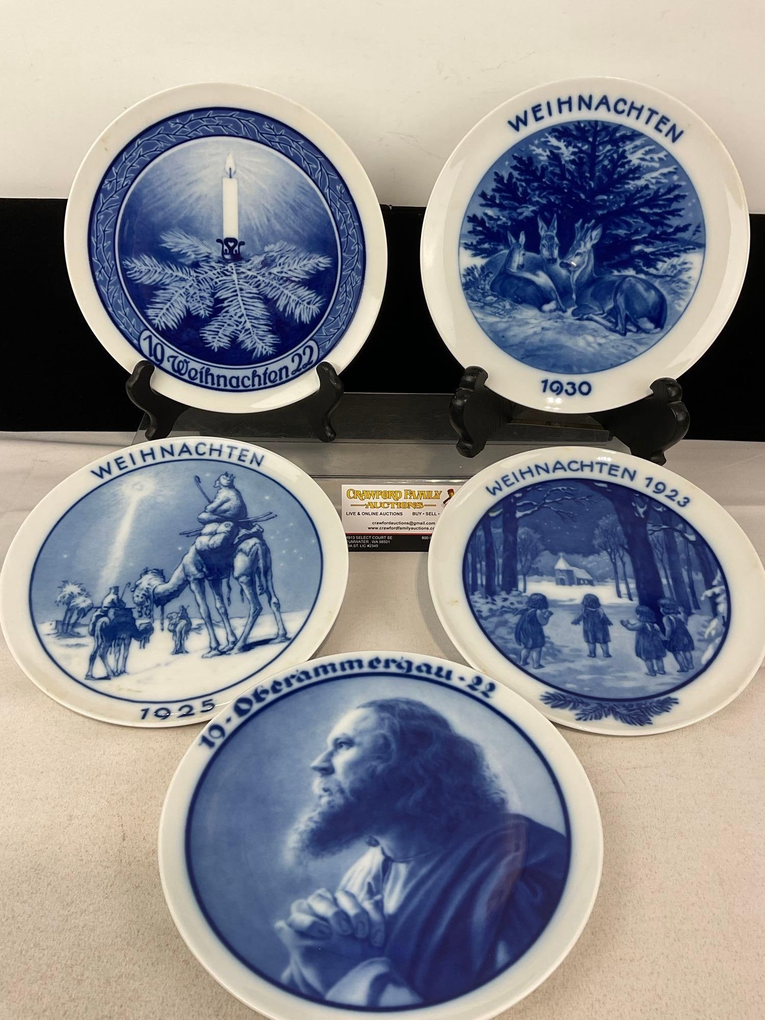 5 German Rosenthal Christmas Plates, Porcelain Blue & White, 1922, 23, 25, & 1930, religious scenes: Appears to be in good shape. The piece measures approx 4h x 11w x 11d inches. See pics. E-6080