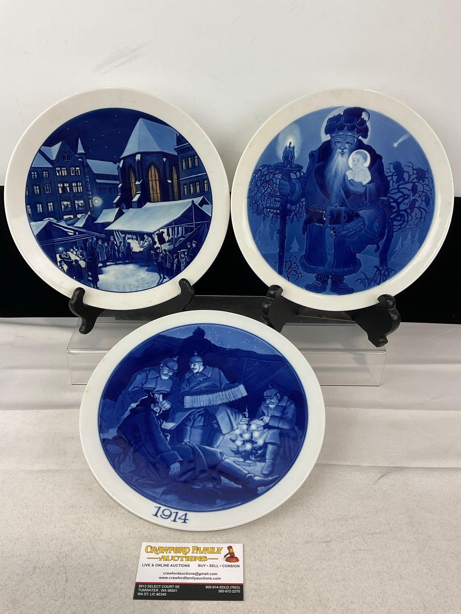 3 Antique Meissen German Christmas Porcelain Plates, Blue & White, Christmarkt 10 inch in diameter: Appears to be in good shape. The piece measures approx 3h x 11w x 11d inches. See pics. E-6080