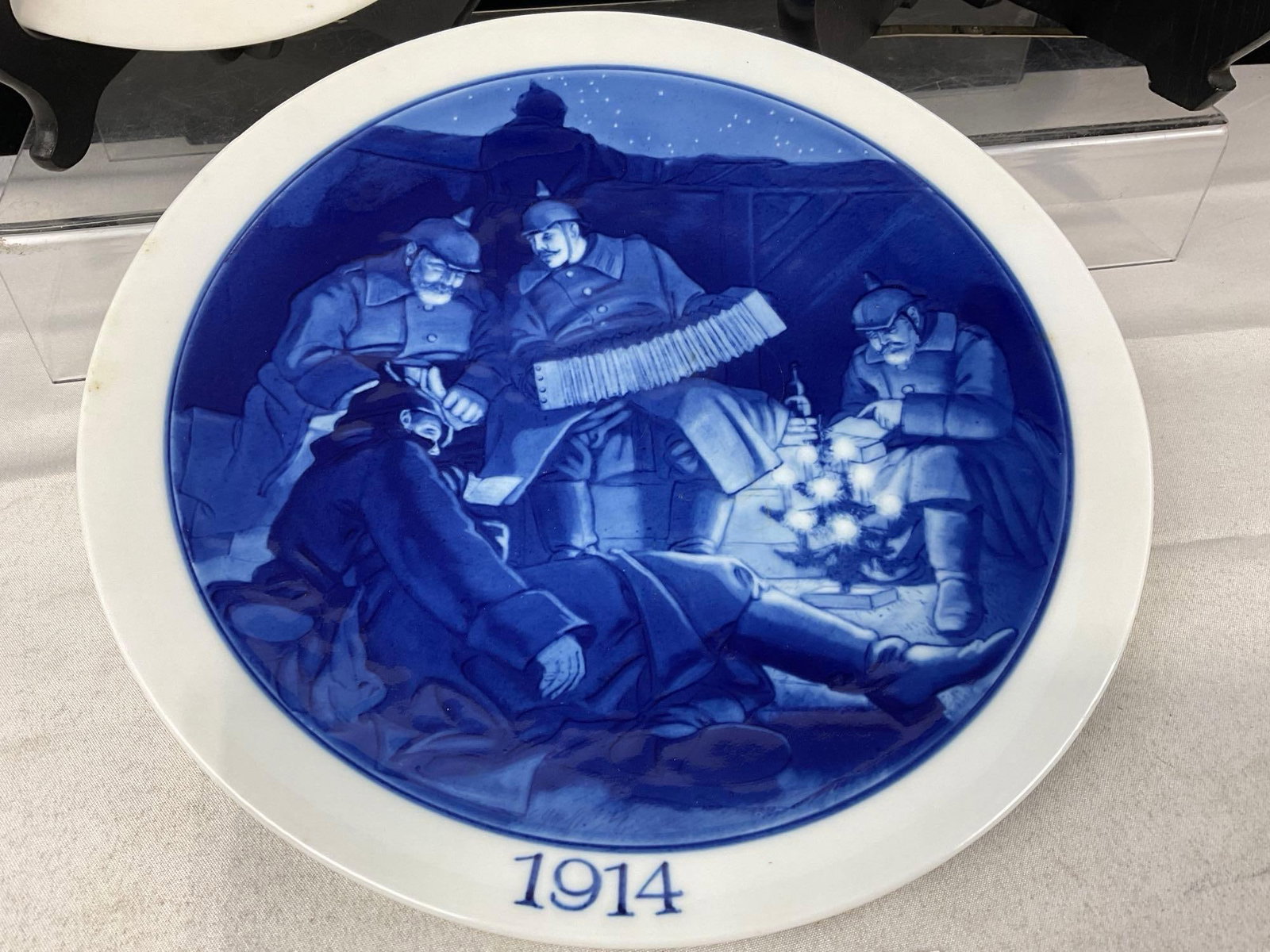 3 Antique Meissen German Christmas Porcelain Plates, Blue & White, Christmarkt 10 inch in diameter - 2