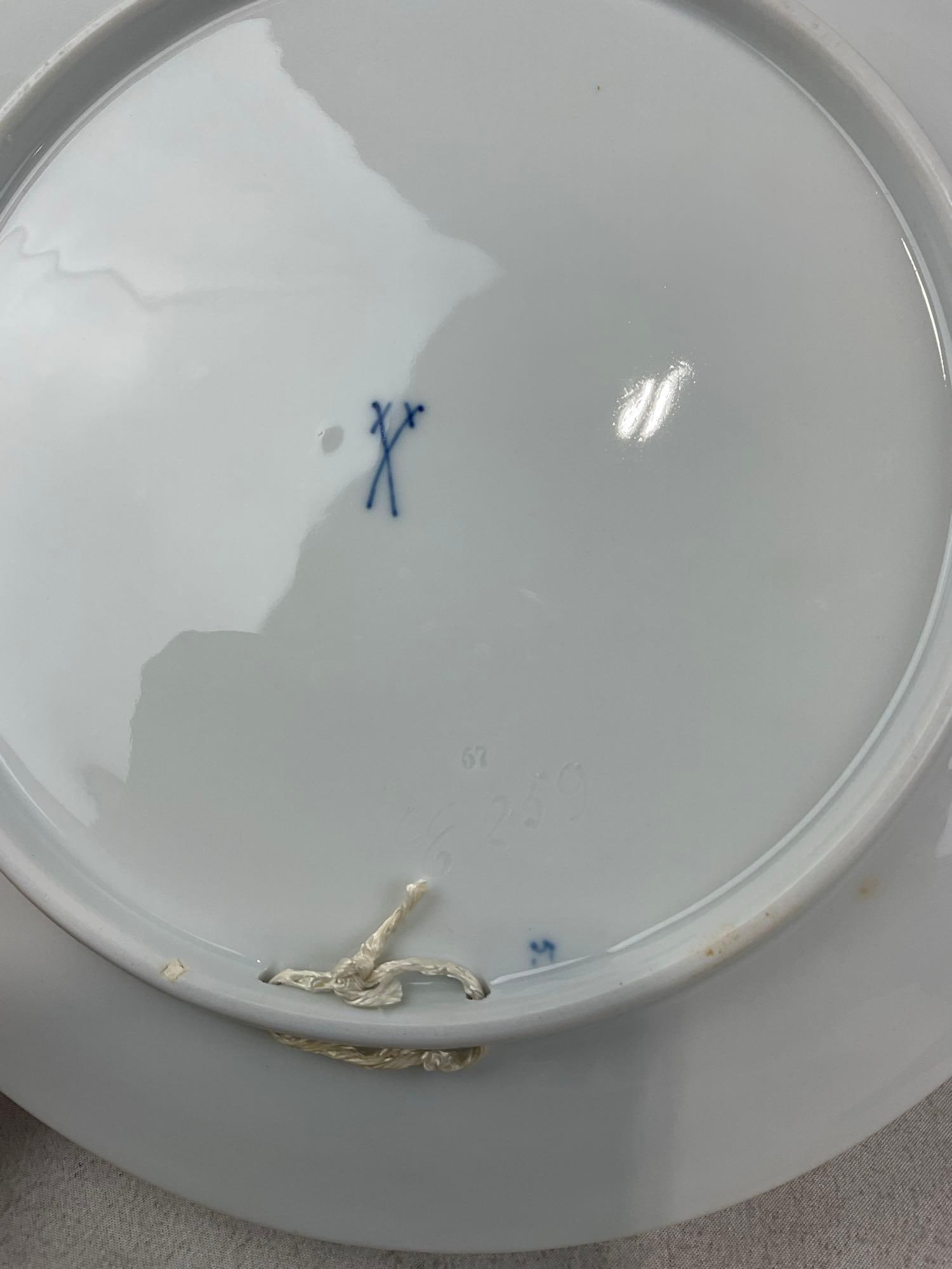 3 Antique Meissen German Christmas Porcelain Plates, Blue & White, Christmarkt 10 inch in diameter - 3