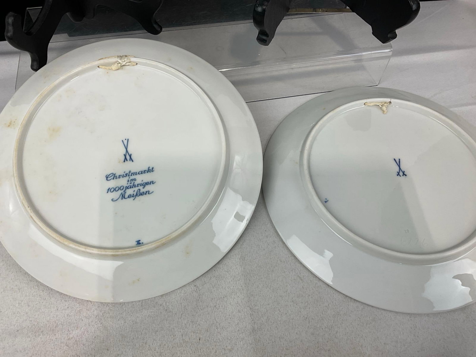 3 Antique Meissen German Christmas Porcelain Plates, Blue & White, Christmarkt 10 inch in diameter - 4