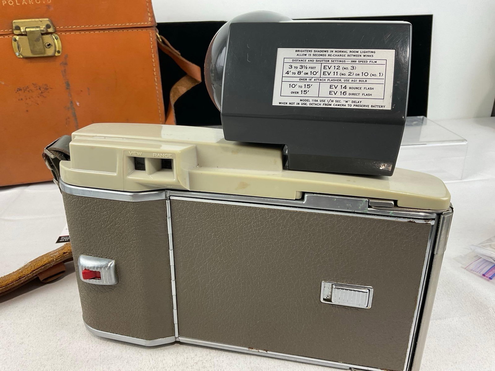 Polaroid Land Camera The 800 w/Wink-Light flash module, & Leather Case - 8