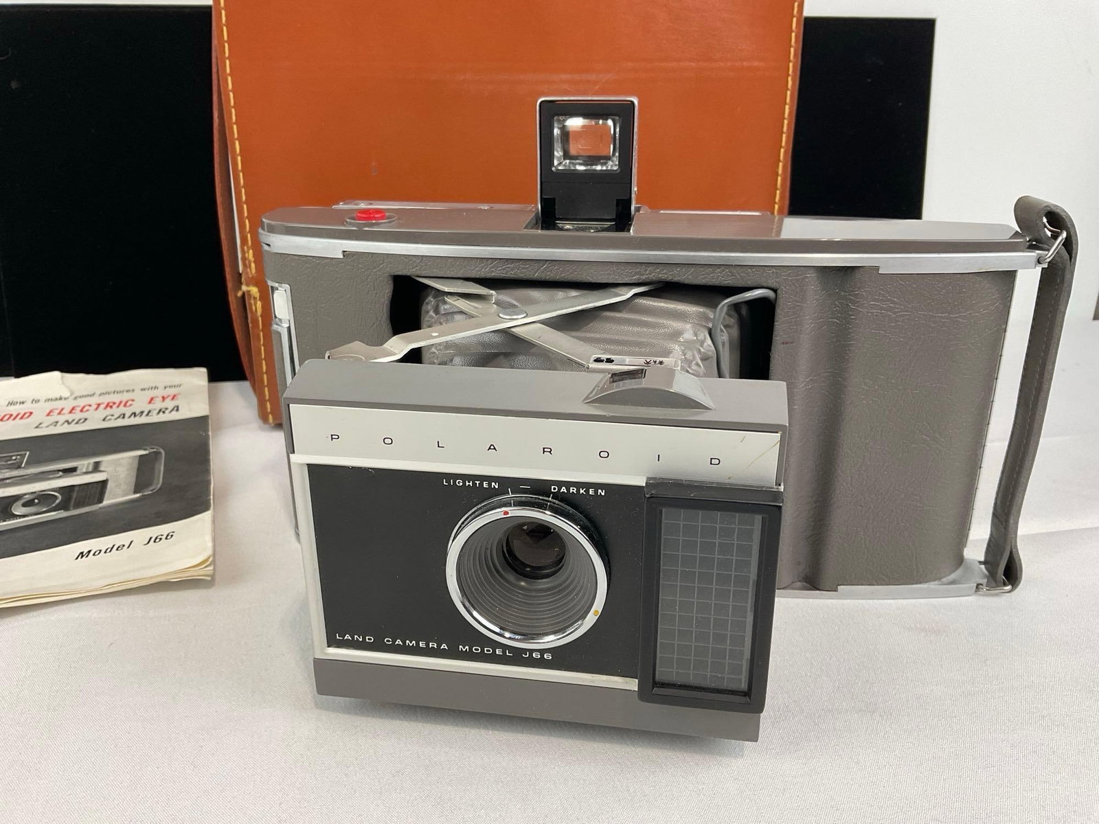 Vintage Polaroid Land Camera model J66, Electric Eye, w/booklet & leather case - 3