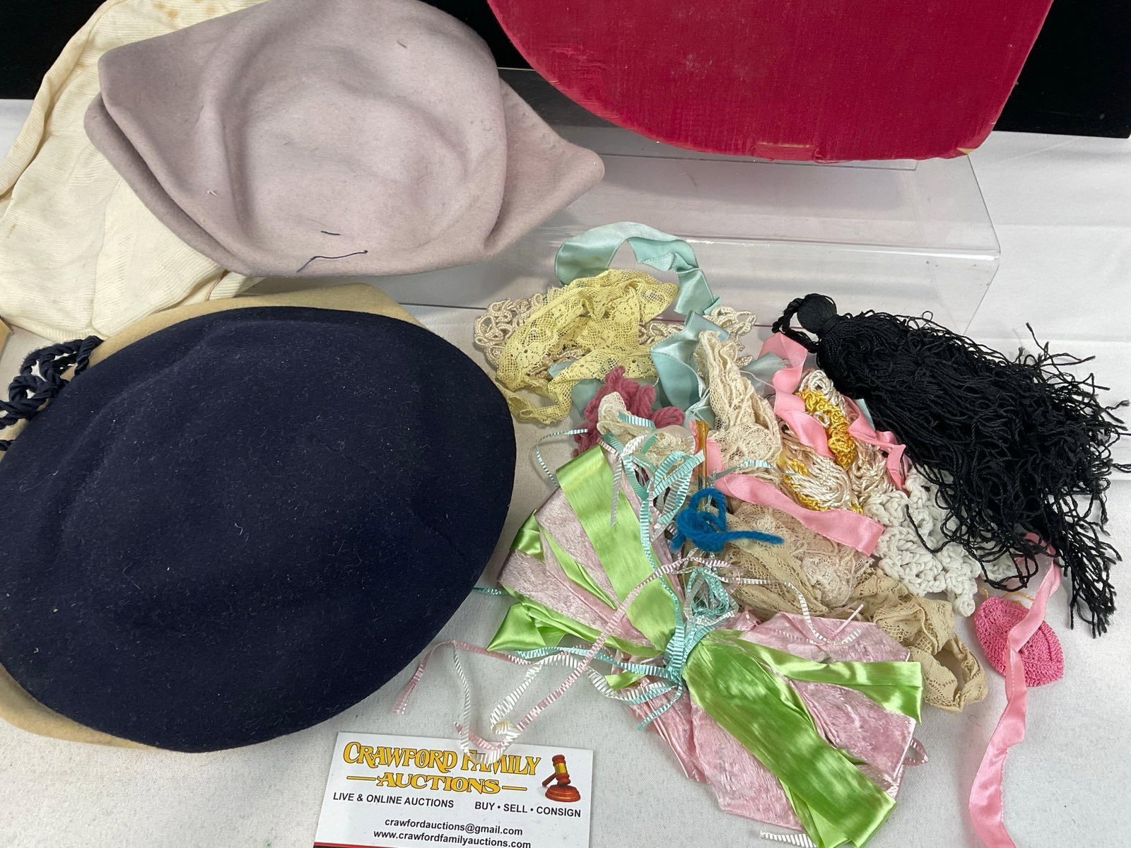 4 Vintage Womens Hats, Bows, in Heart Shaped Box, Vintage Celluloid Comb - 2