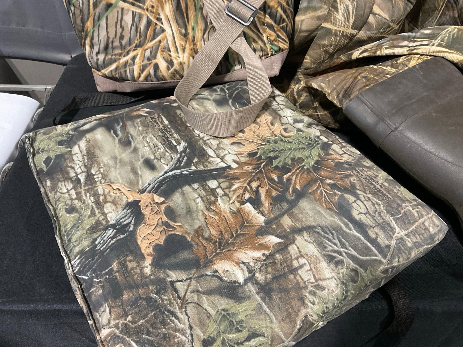 Realtree Camo Waders Cabelas 8R Size, Foam Pad Seat, & Field Bag - 2
