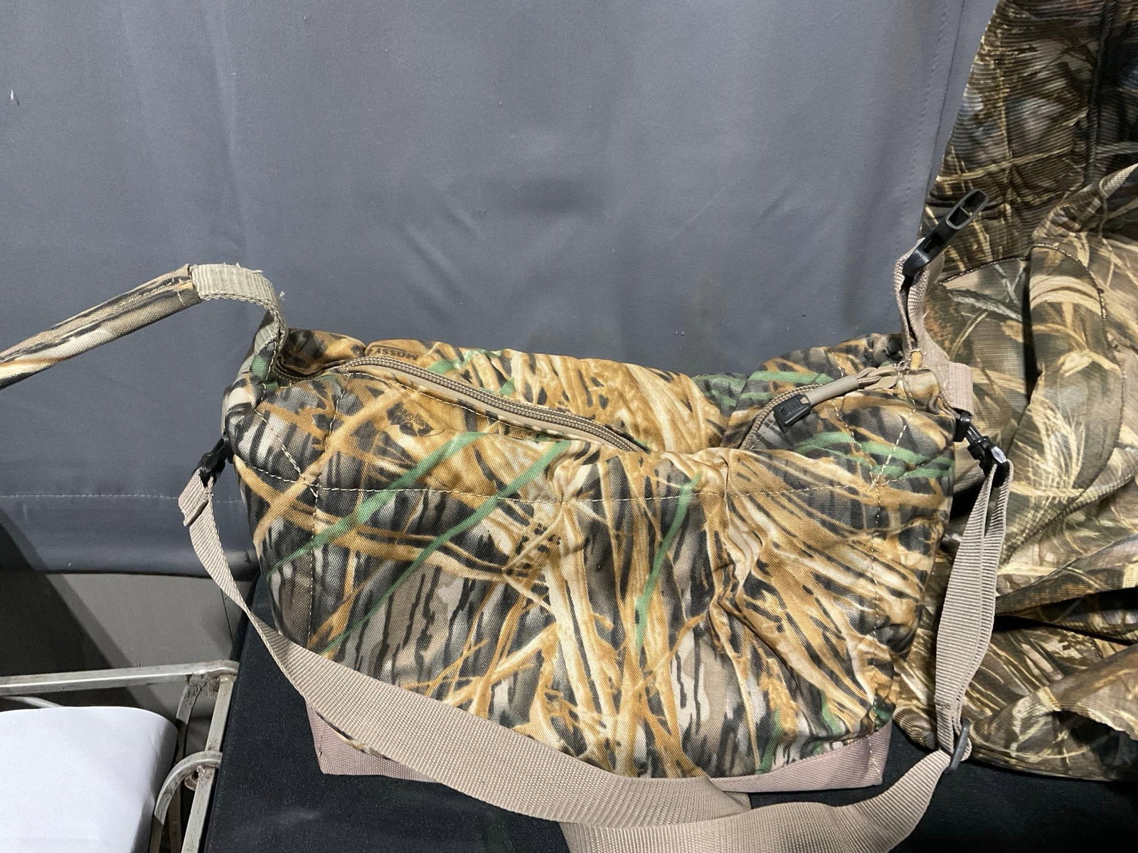 Realtree Camo Waders Cabelas 8R Size, Foam Pad Seat, & Field Bag - 3