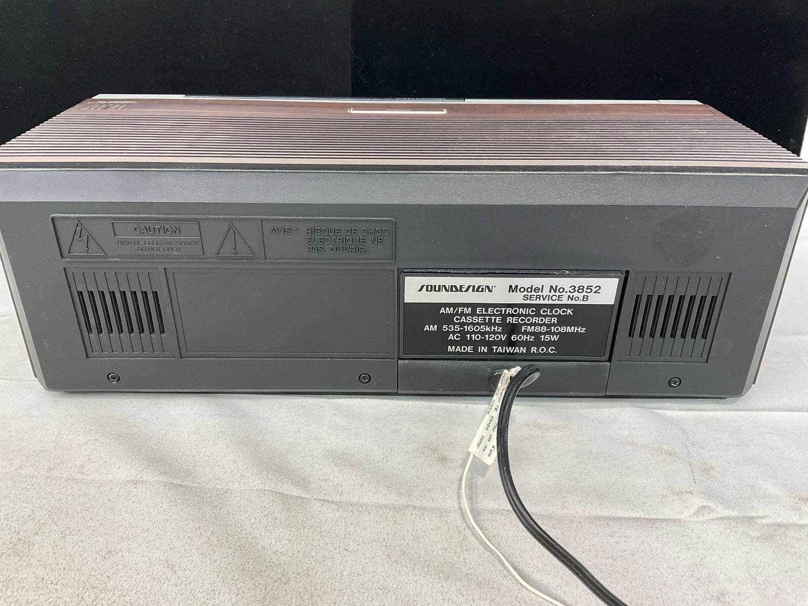 Vintage Soundesign AM-FM Electronic Clock/Cassette Recorder, model no.3852, tested & working - 4